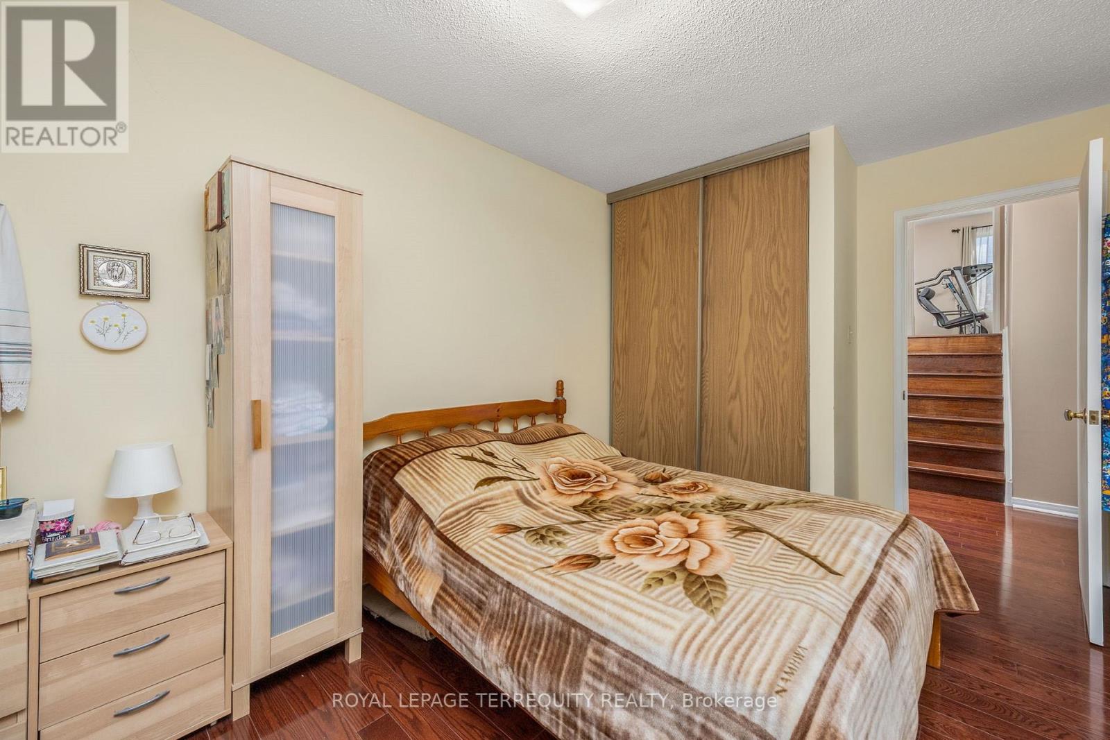 526 Renforth Drive, Toronto (Eringate-Centennial-West Deane), Ontario  M9C 2N5 - Photo 17 - W12445220
