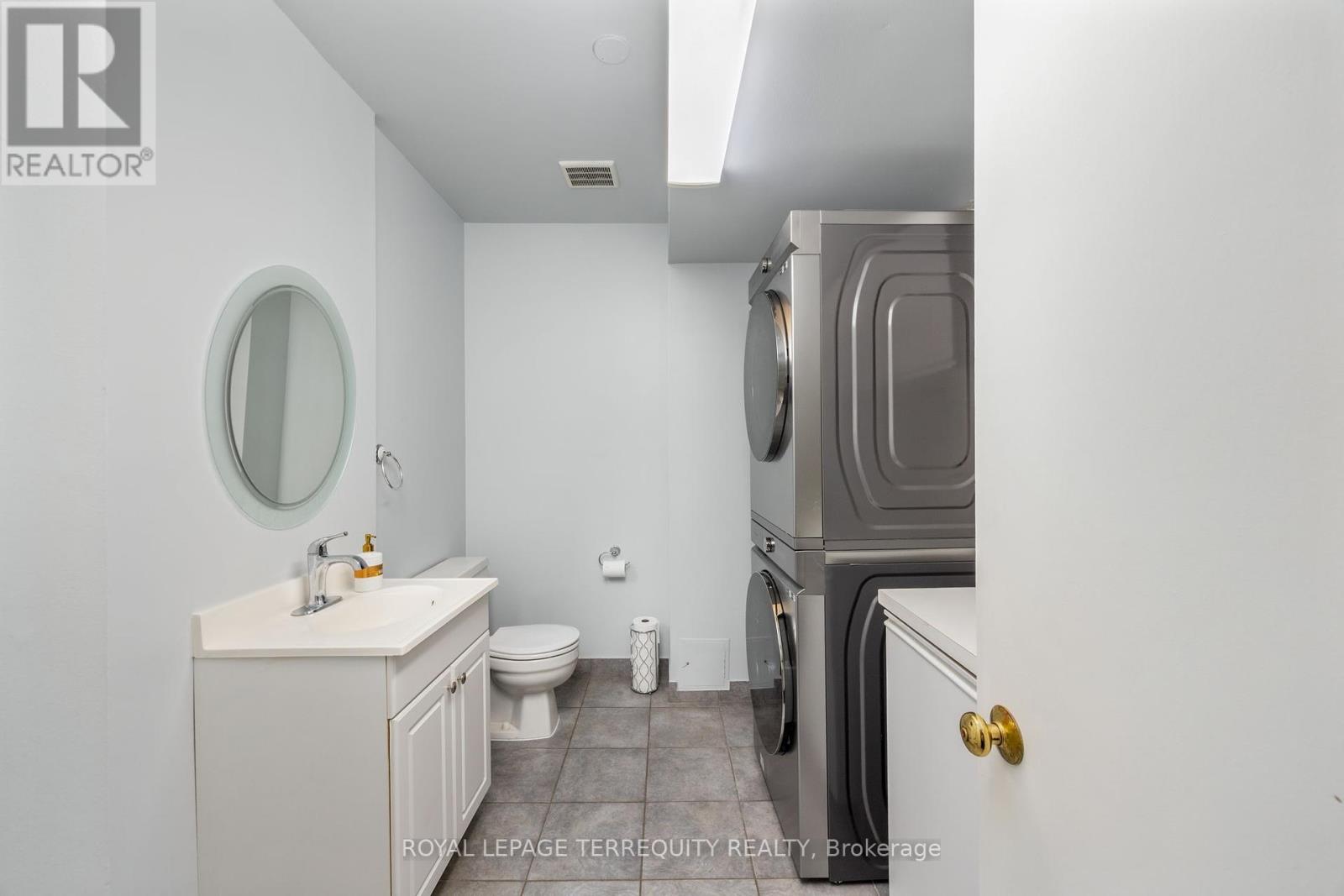 526 Renforth Drive, Toronto (Eringate-Centennial-West Deane), Ontario  M9C 2N5 - Photo 26 - W12445220
