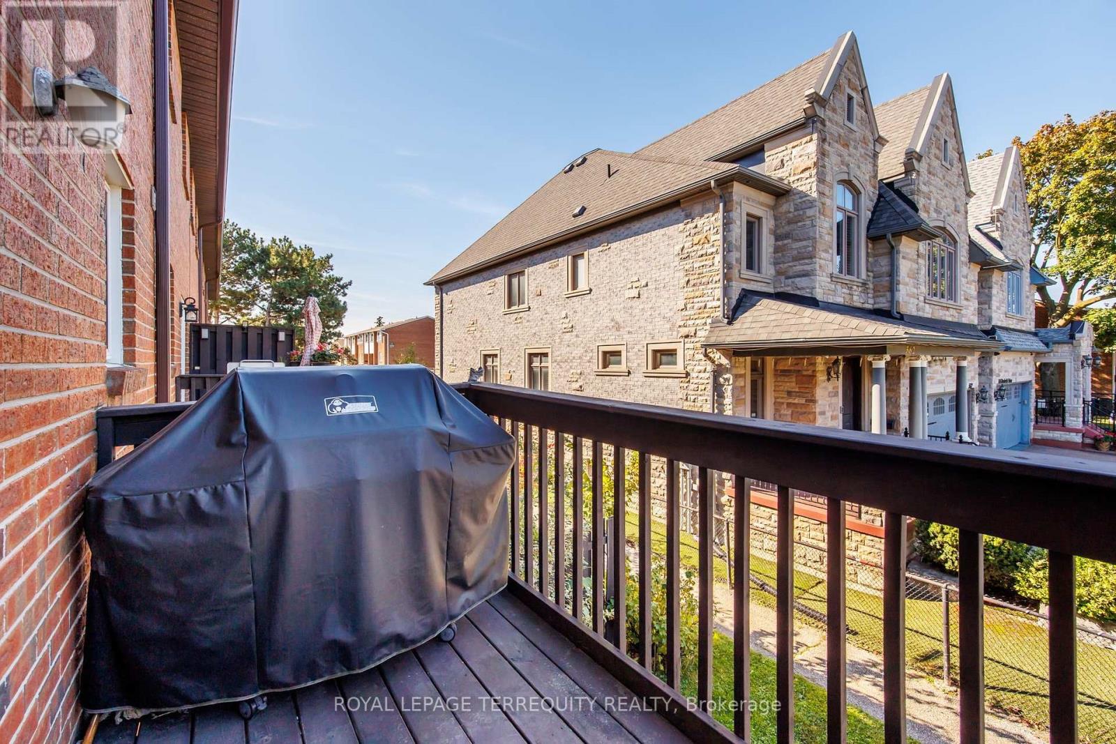 526 Renforth Drive, Toronto (Eringate-Centennial-West Deane), Ontario  M9C 2N5 - Photo 27 - W12445220