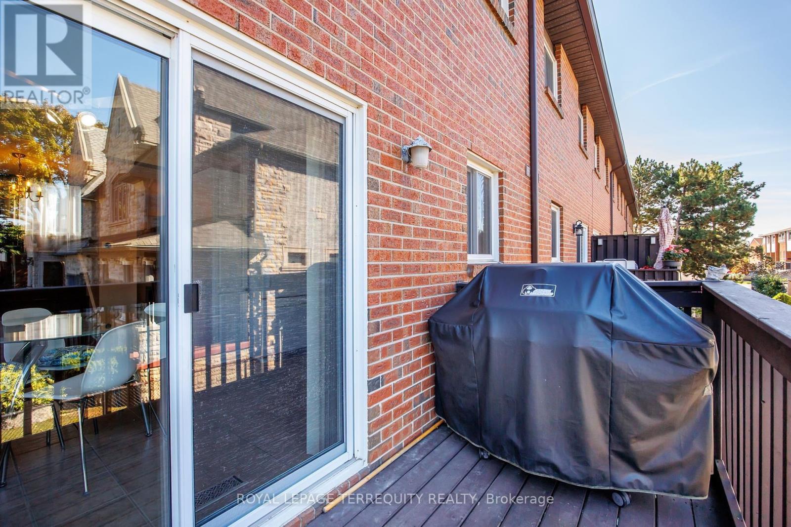526 Renforth Drive, Toronto (Eringate-Centennial-West Deane), Ontario  M9C 2N5 - Photo 28 - W12445220