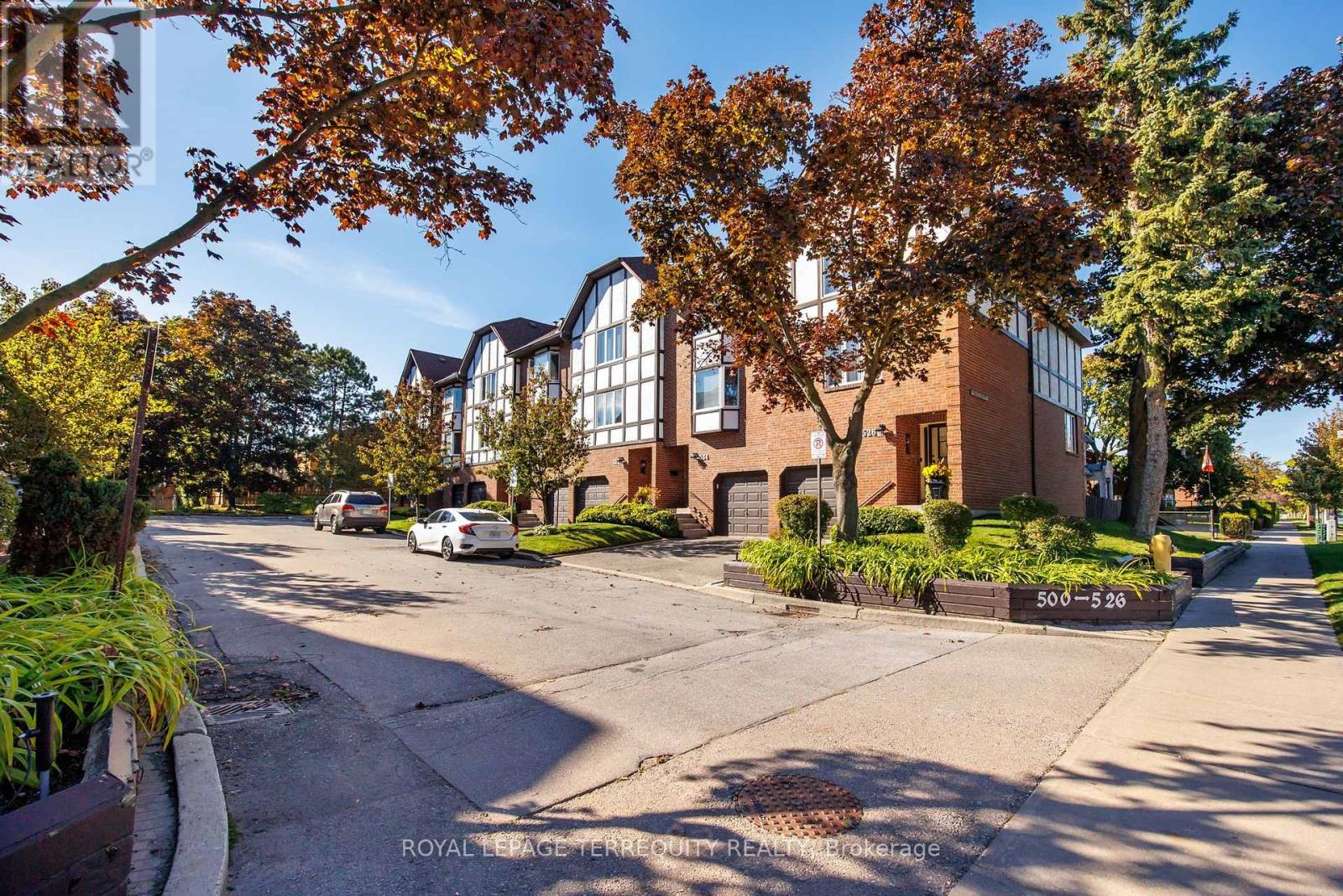 526 Renforth Drive, Toronto (Eringate-Centennial-West Deane), Ontario  M9C 2N5 - Photo 3 - W12445220