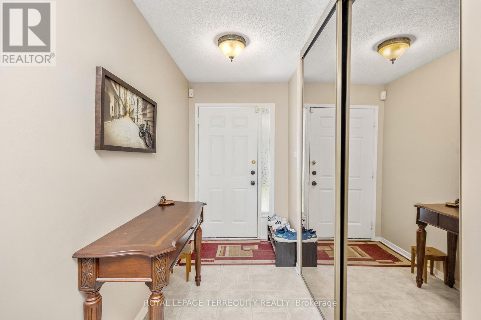 526 Renforth Drive, Toronto (Eringate-Centennial-West Deane), Ontario  M9C 2N5 - Photo 4 - W12445220