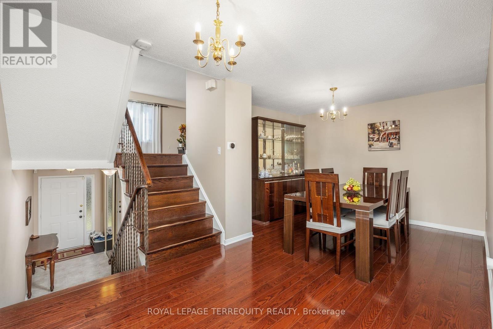 526 Renforth Drive, Toronto (Eringate-Centennial-West Deane), Ontario  M9C 2N5 - Photo 5 - W12445220
