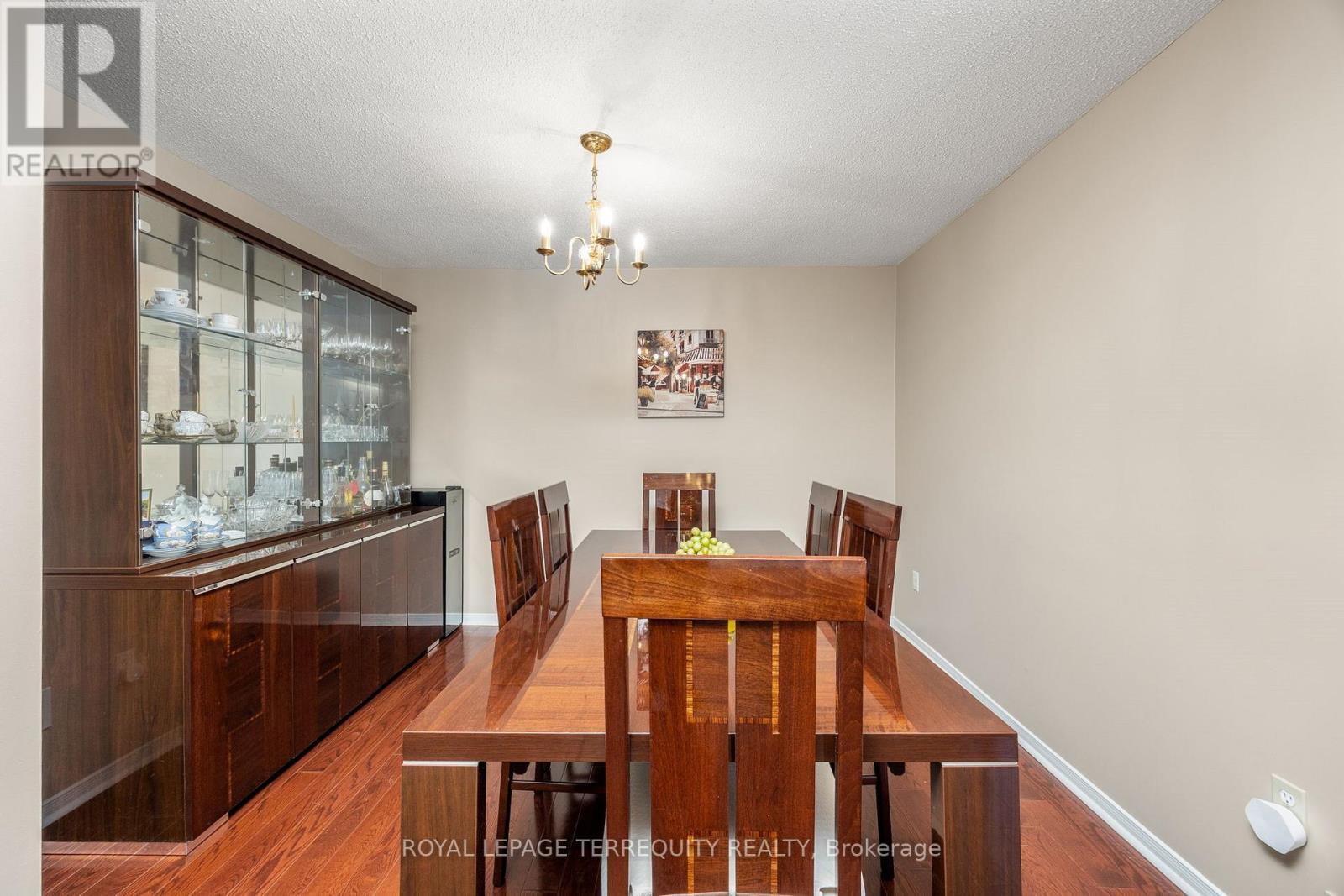 526 Renforth Drive, Toronto (Eringate-Centennial-West Deane), Ontario  M9C 2N5 - Photo 6 - W12445220