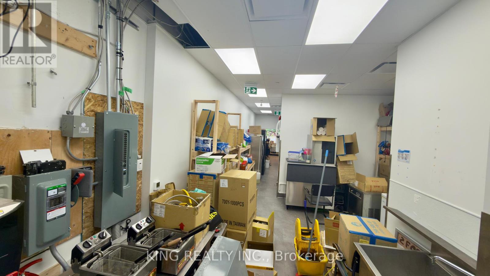 966 Dundas Street E, Mississauga (Dixie), Ontario  L4Y 4H5 - Photo 10 - W12445227