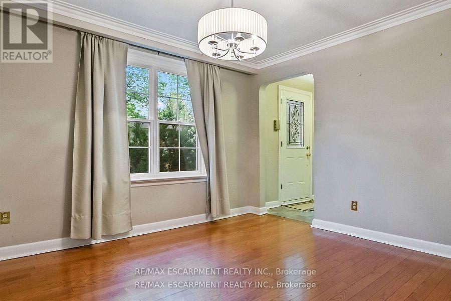 330 Poplar Drive, Oakville, Ontario  L6J 4E1 - Photo 14 - W12445249