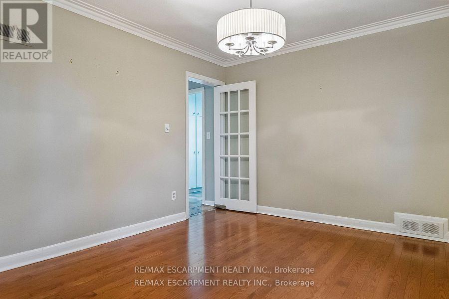 330 Poplar Drive, Oakville, Ontario  L6J 4E1 - Photo 15 - W12445249