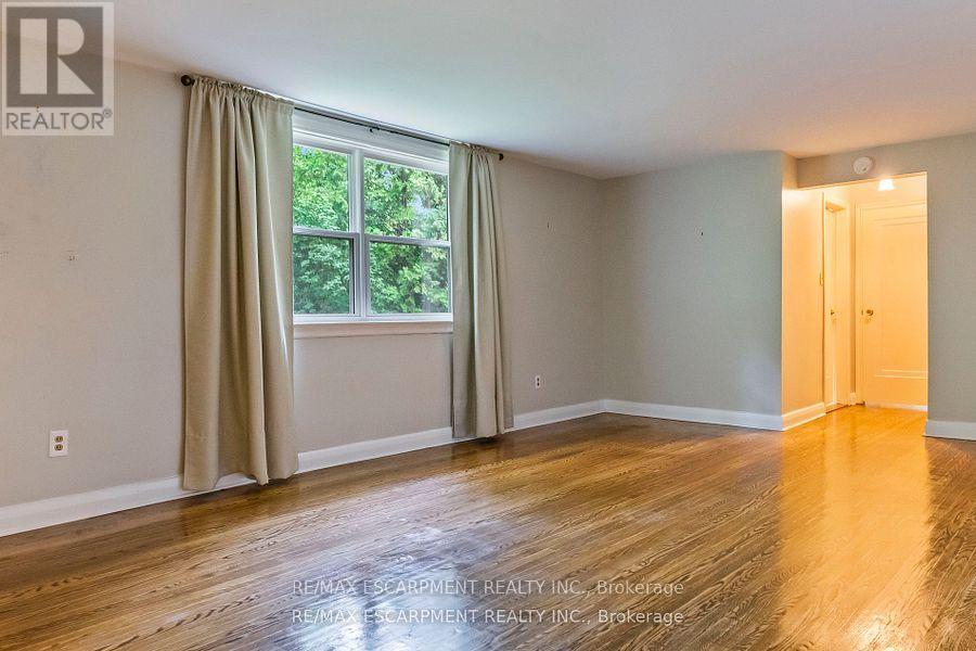 330 Poplar Drive, Oakville, Ontario  L6J 4E1 - Photo 21 - W12445249