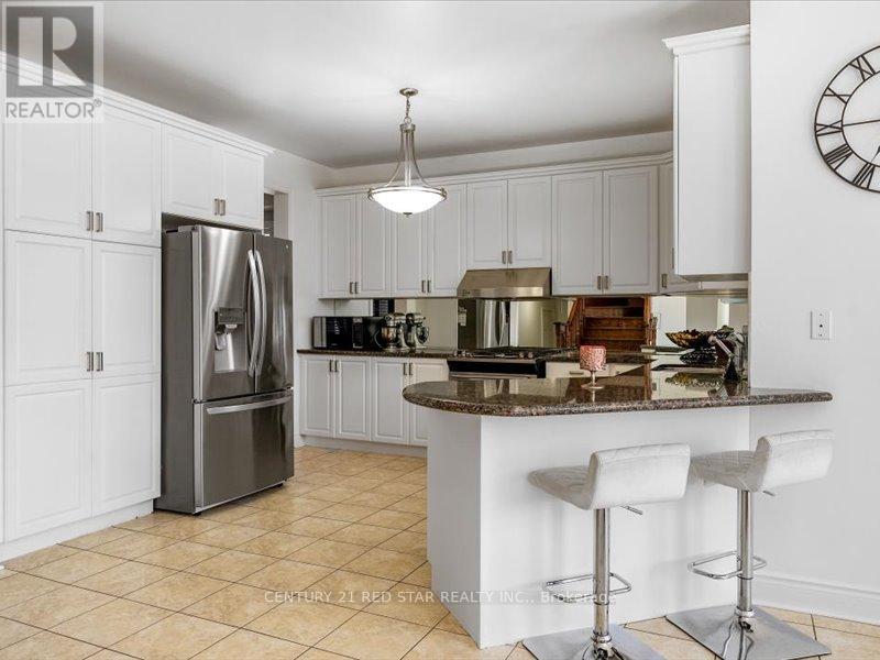 31 Eiffel Boulevard, Brampton (Vales Of Castlemore North), Ontario  L6P 1V9 - Photo 13 - W12445254