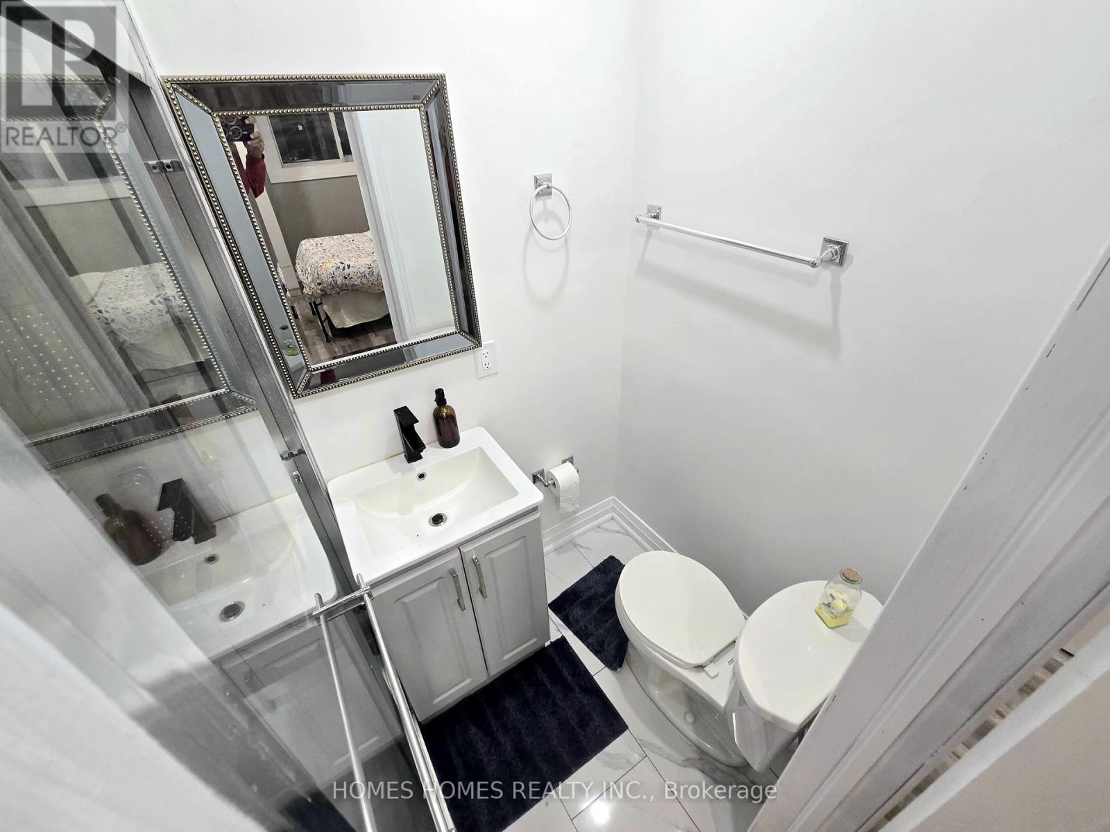 65 Elnathan Crescent, Toronto, Ontario  M9L 2G2 - Photo 19 - W12443620