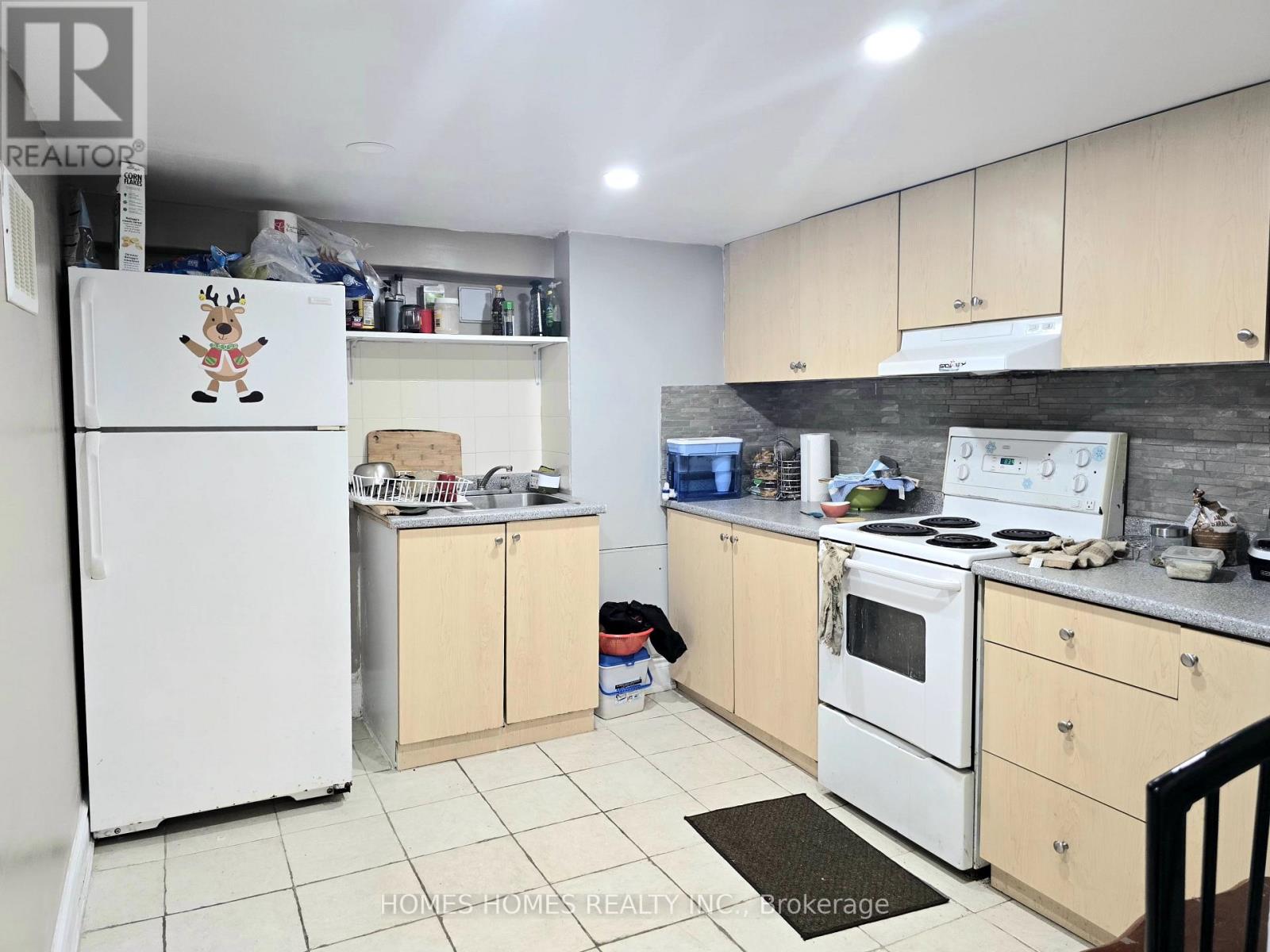 65 Elnathan Crescent, Toronto, Ontario  M9L 2G2 - Photo 26 - W12443620