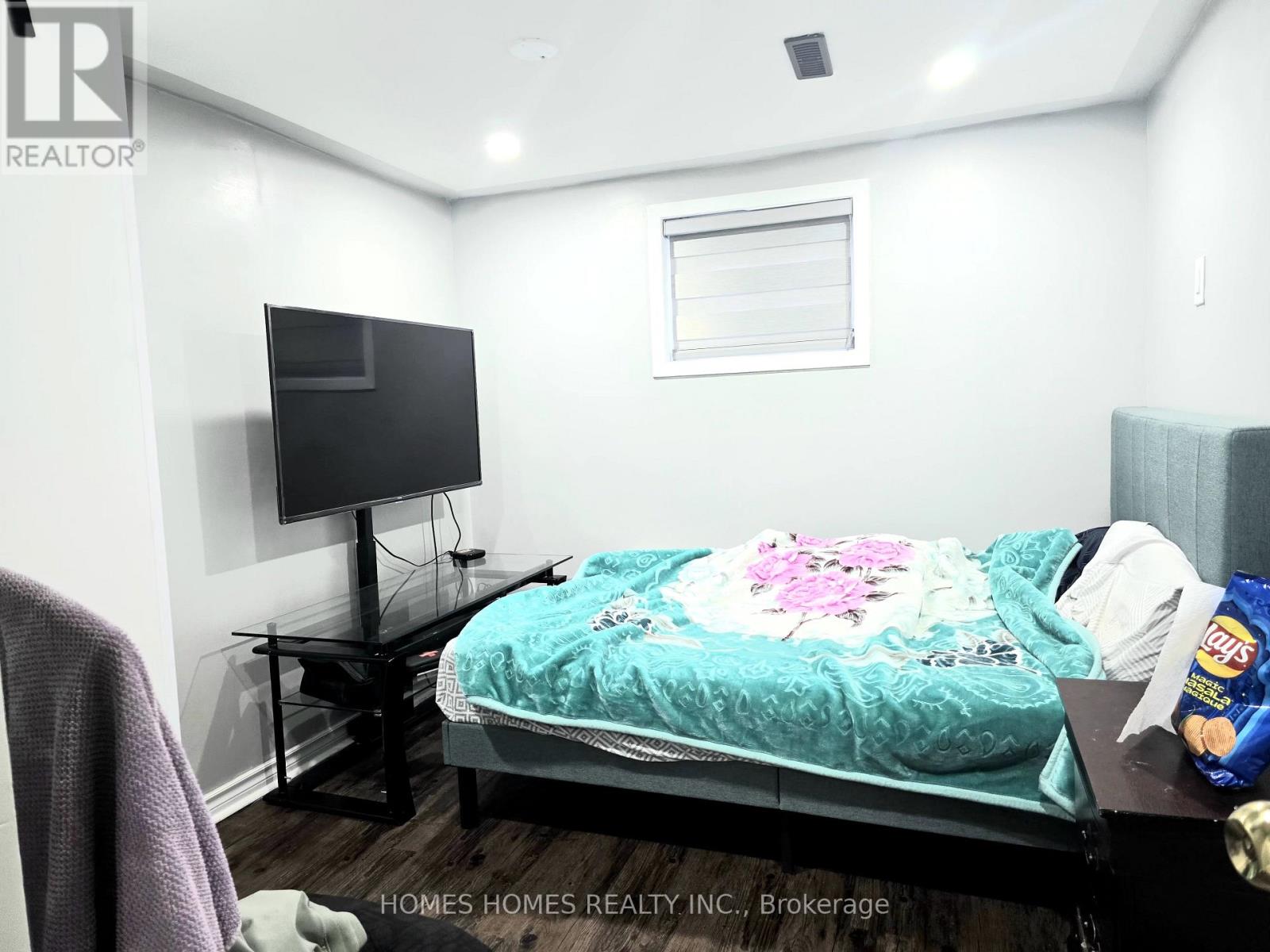 65 Elnathan Crescent, Toronto, Ontario  M9L 2G2 - Photo 27 - W12443620