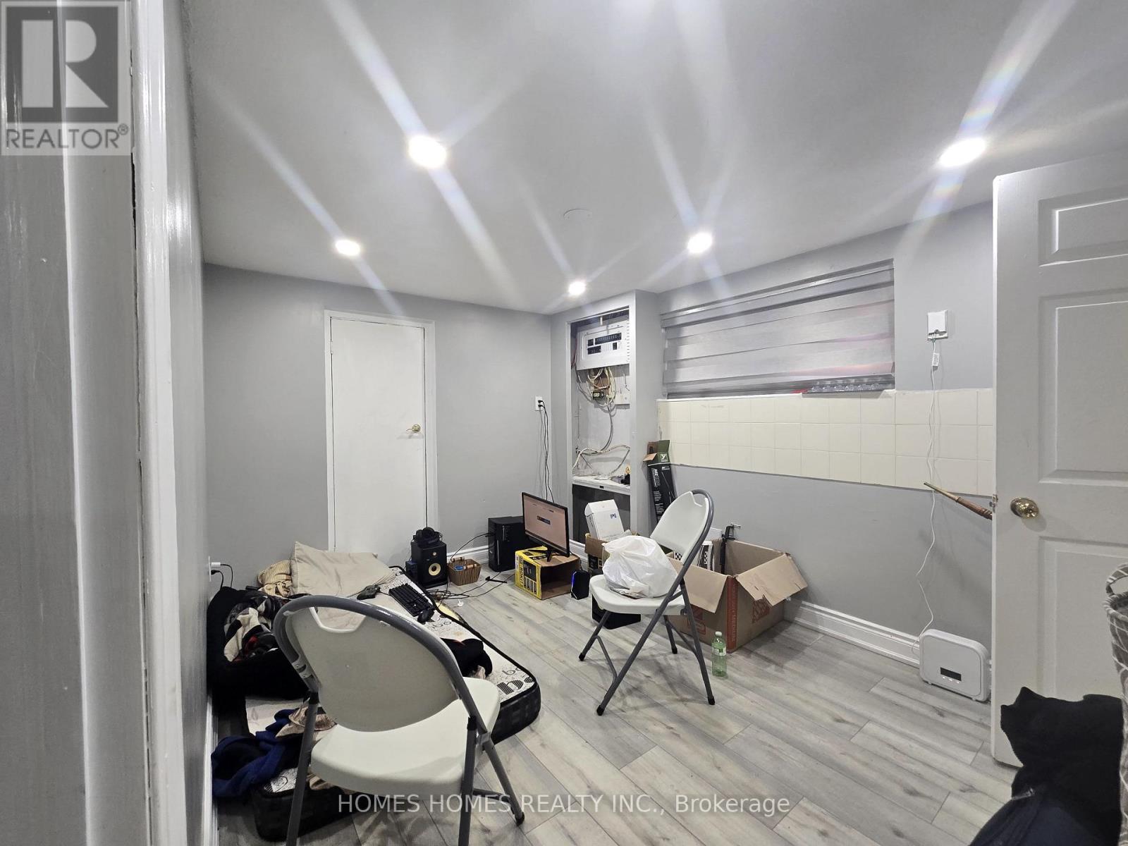 65 Elnathan Crescent, Toronto, Ontario  M9L 2G2 - Photo 33 - W12443620