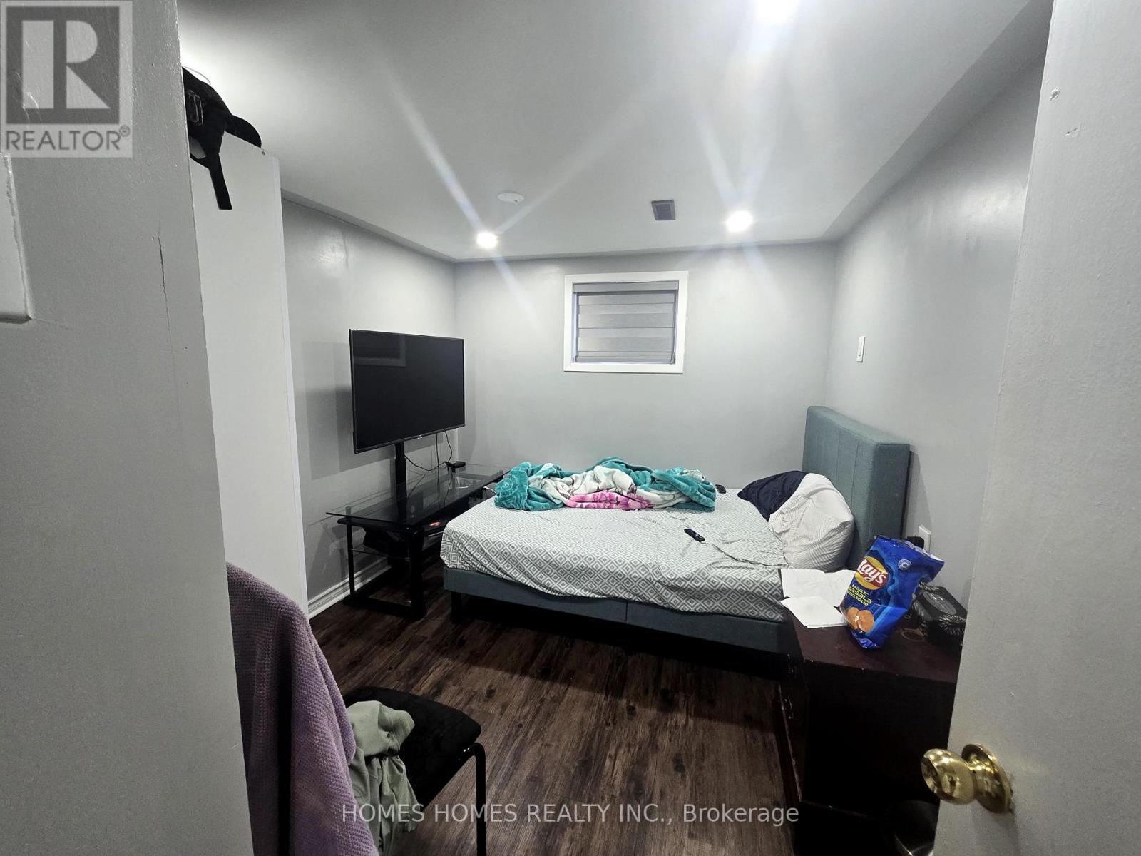 65 Elnathan Crescent, Toronto, Ontario  M9L 2G2 - Photo 34 - W12443620