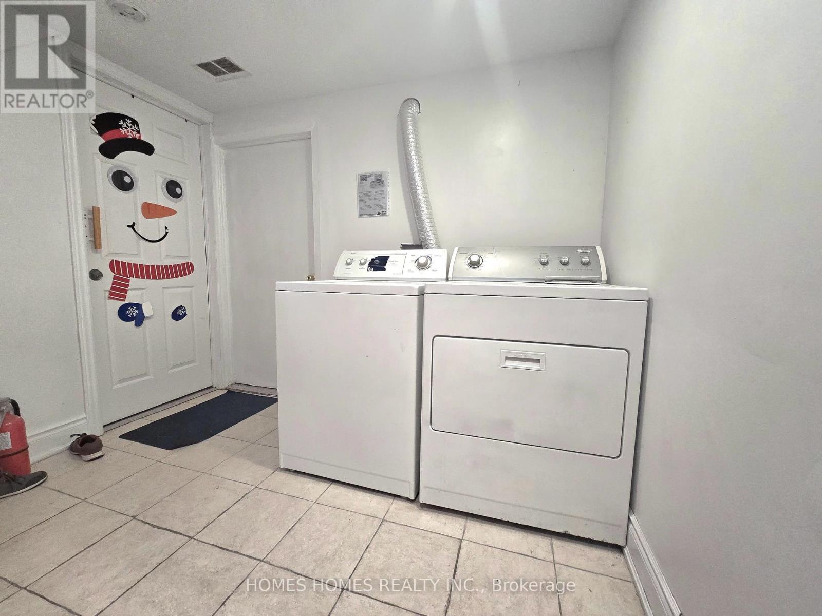65 Elnathan Crescent, Toronto, Ontario  M9L 2G2 - Photo 25 - W12443620