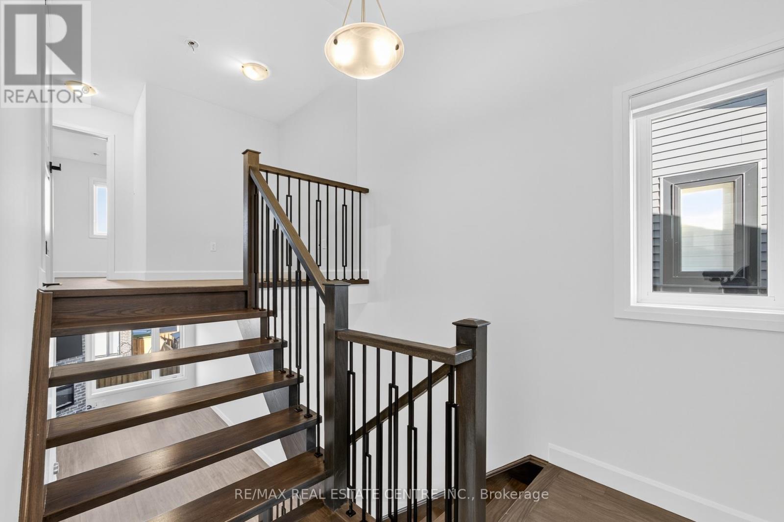 47 Bensley Lane, Hamilton (Mountview), Ontario  L9C 0E7 - Photo 17 - X12445233