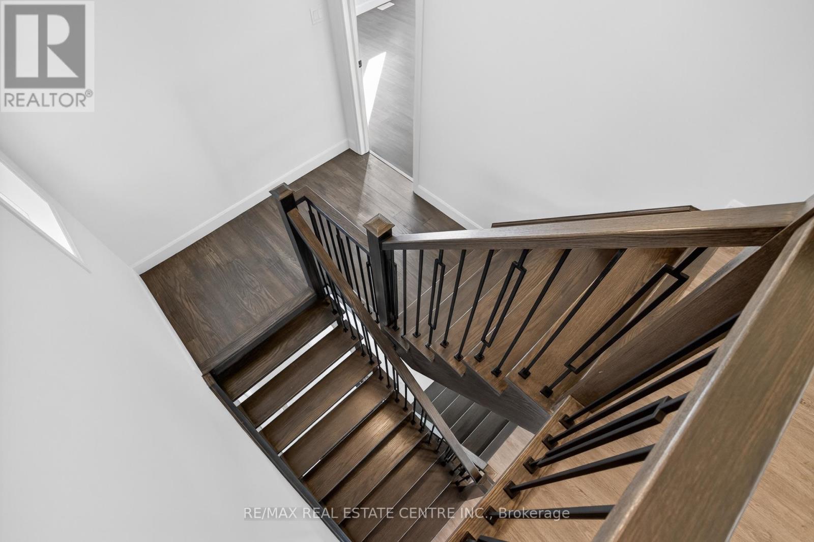 47 Bensley Lane, Hamilton (Mountview), Ontario  L9C 0E7 - Photo 18 - X12445233