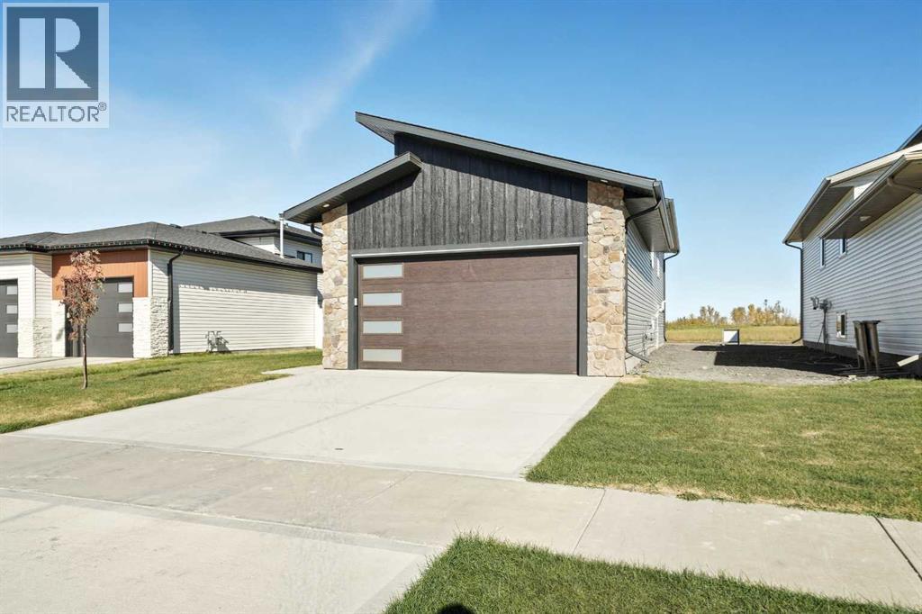 66 Metcalf Way, Lacombe, Alberta  T4L 0J9 - Photo 2 - A2261420