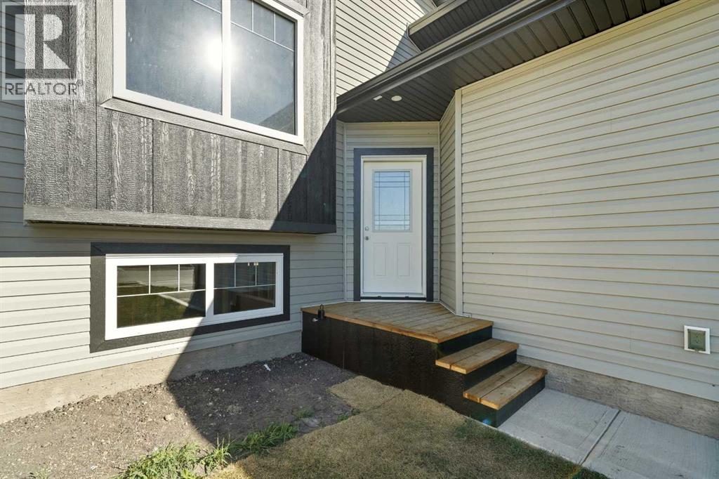 66 Metcalf Way, Lacombe, Alberta  T4L 0J9 - Photo 4 - A2261420