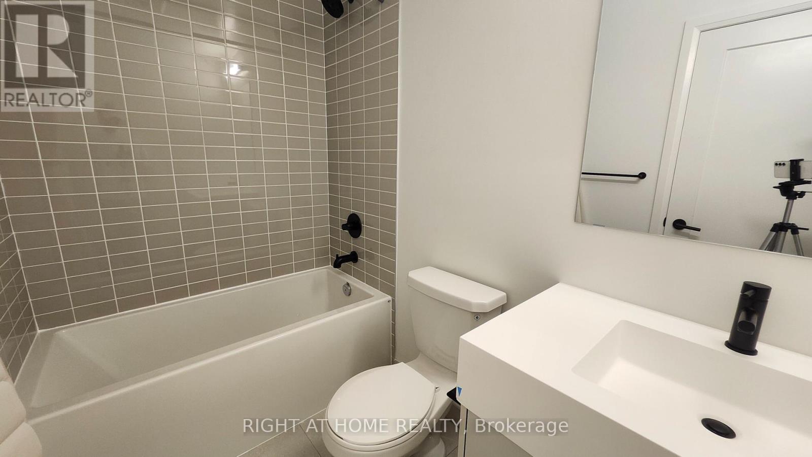 Ph12 - 280 Dundas Street W, Toronto, Ontario  M5T 0E3 - Photo 23 - C12445261