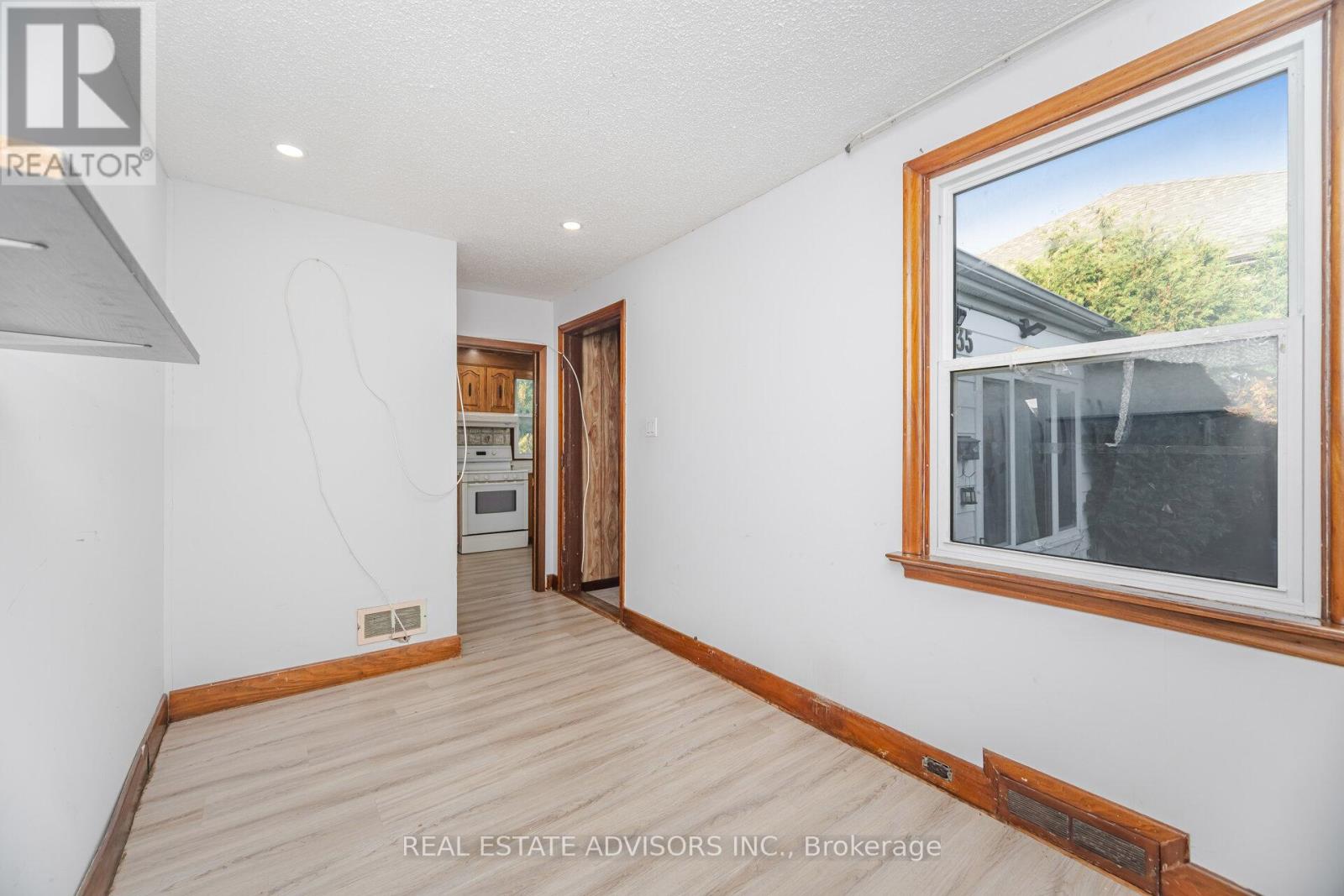 1035 Gorham Street, Newmarket, Ontario  L3Y 5G9 - Photo 10 - N12444128