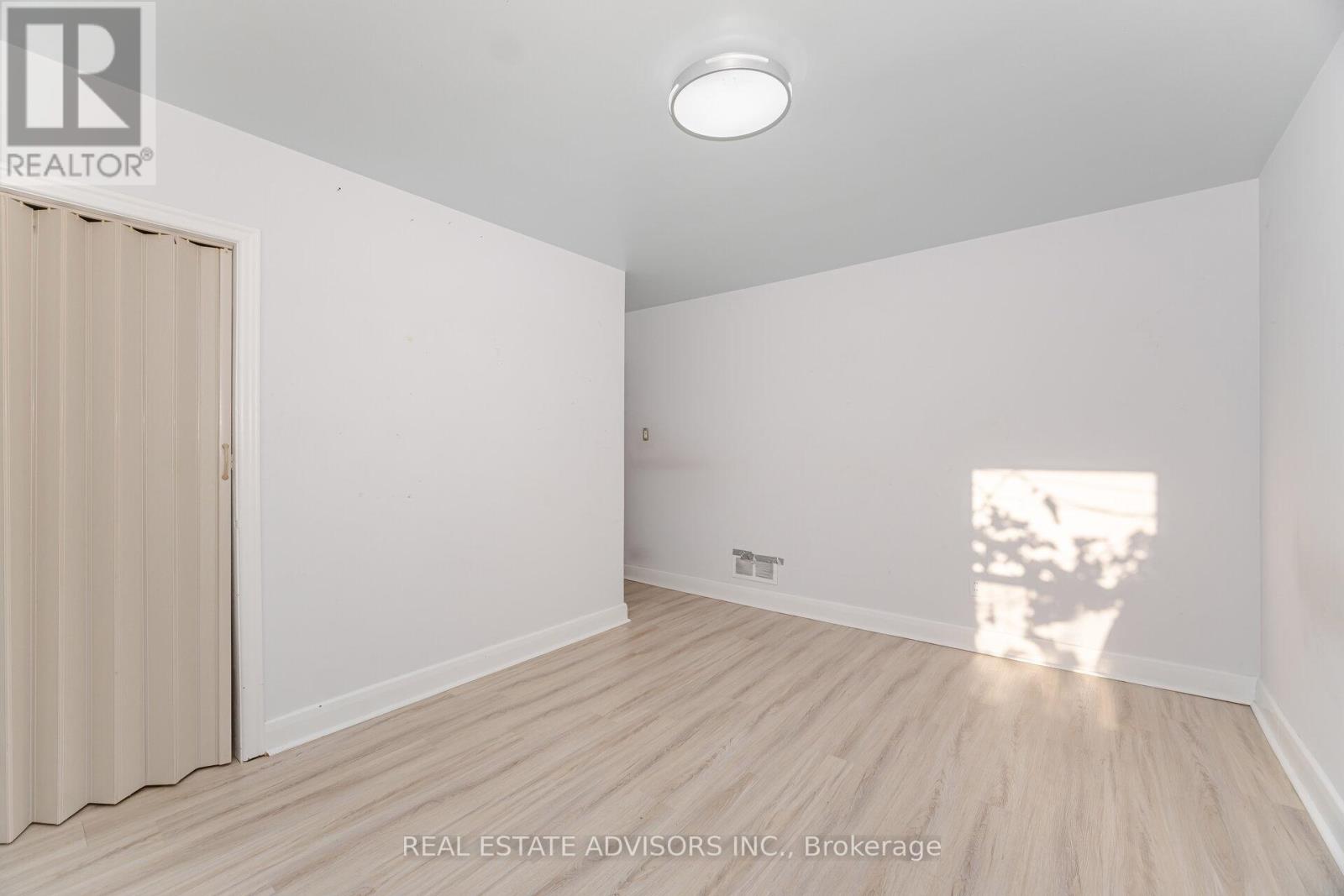 1035 Gorham Street, Newmarket, Ontario  L3Y 5G9 - Photo 21 - N12444128