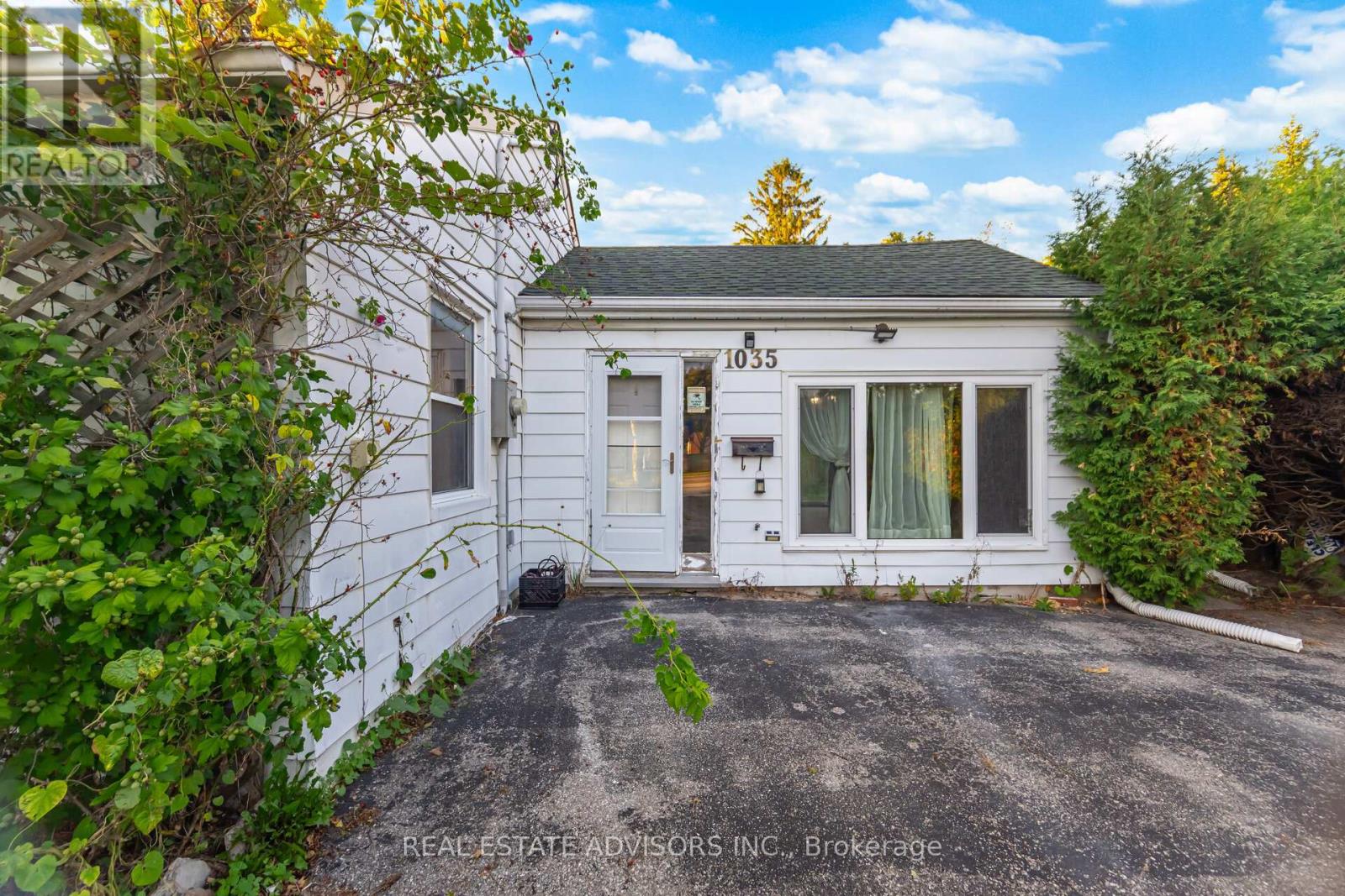1035 Gorham Street, Newmarket, Ontario  L3Y 5G9 - Photo 6 - N12444128