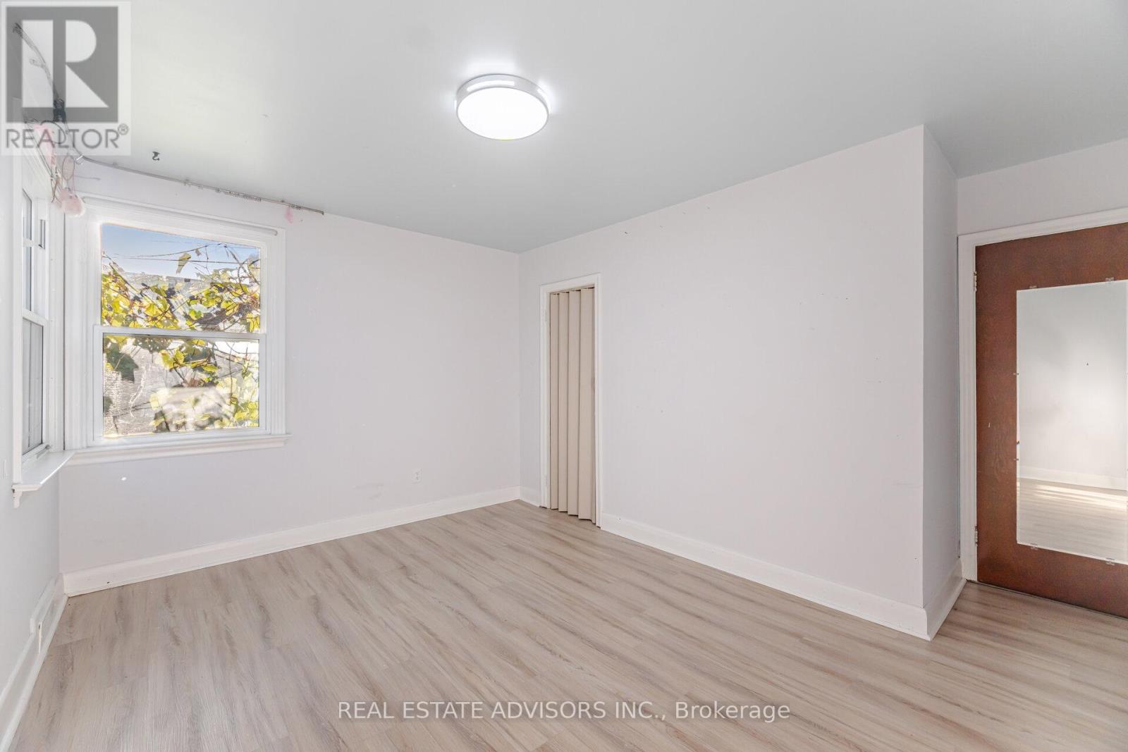 1035 Gorham Street, Newmarket, Ontario  L3Y 5G9 - Photo 20 - N12444128