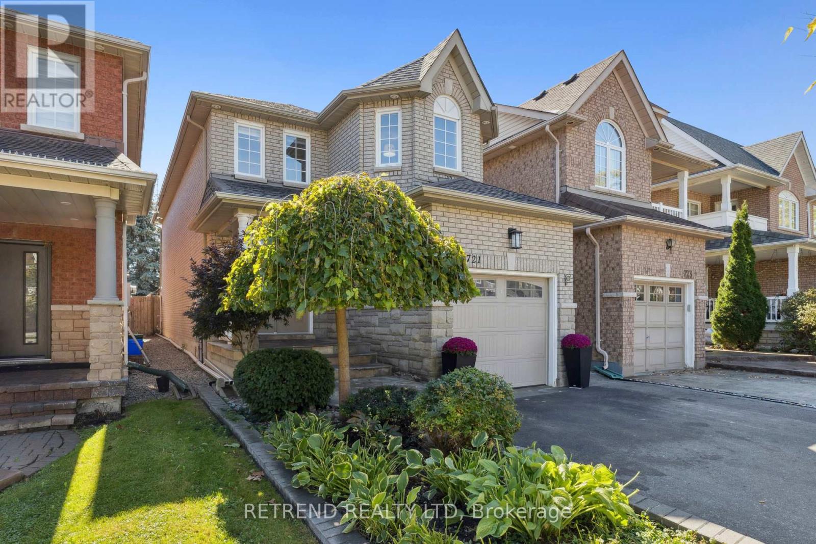 721 Swan Place, Pickering (Amberlea), Ontario  L1X 2V7 - Photo 1 - E12445272