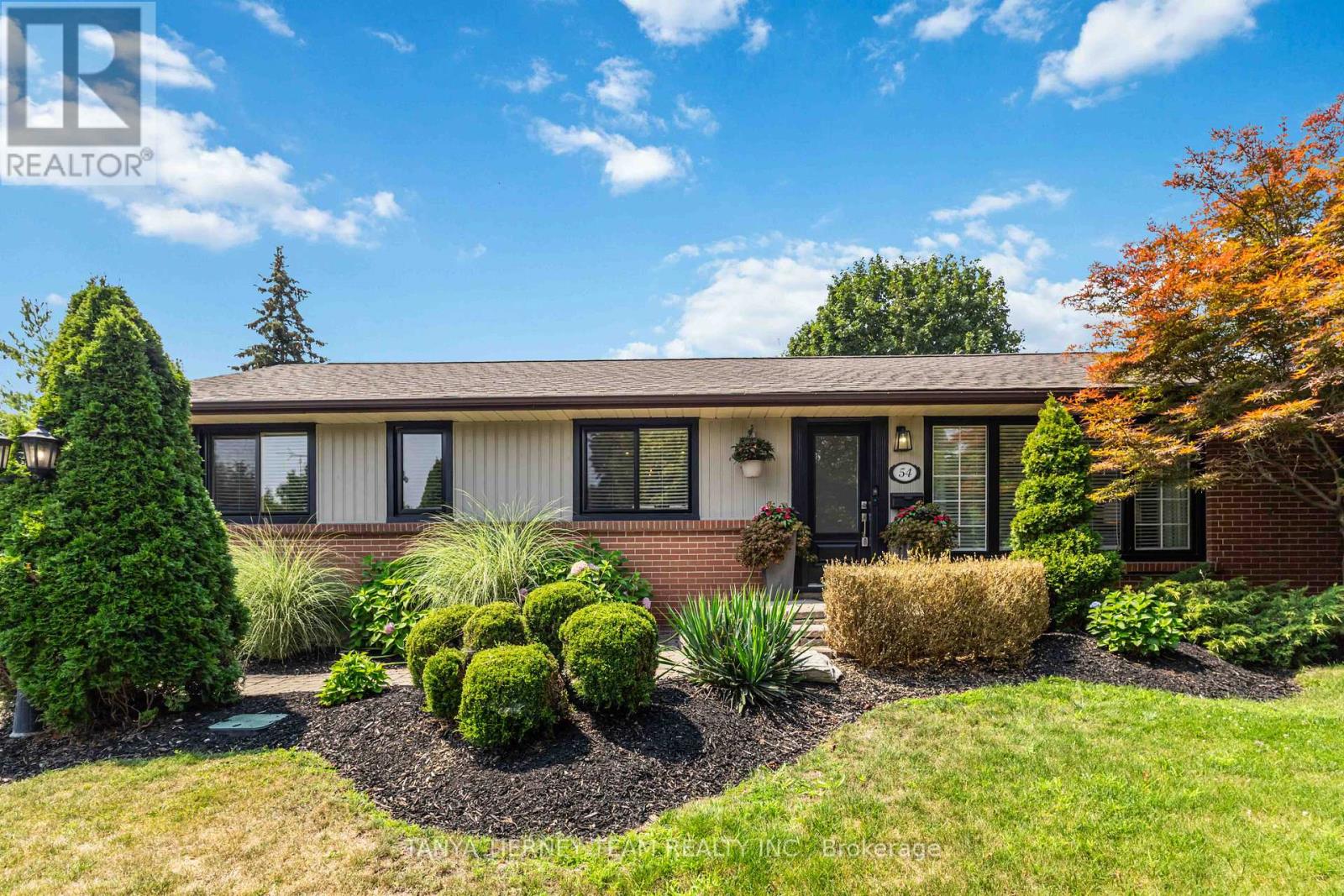 54 Montgomery Avenue, Whitby (Brooklin), Ontario  L1M 1B1 - Photo 1 - E12445273