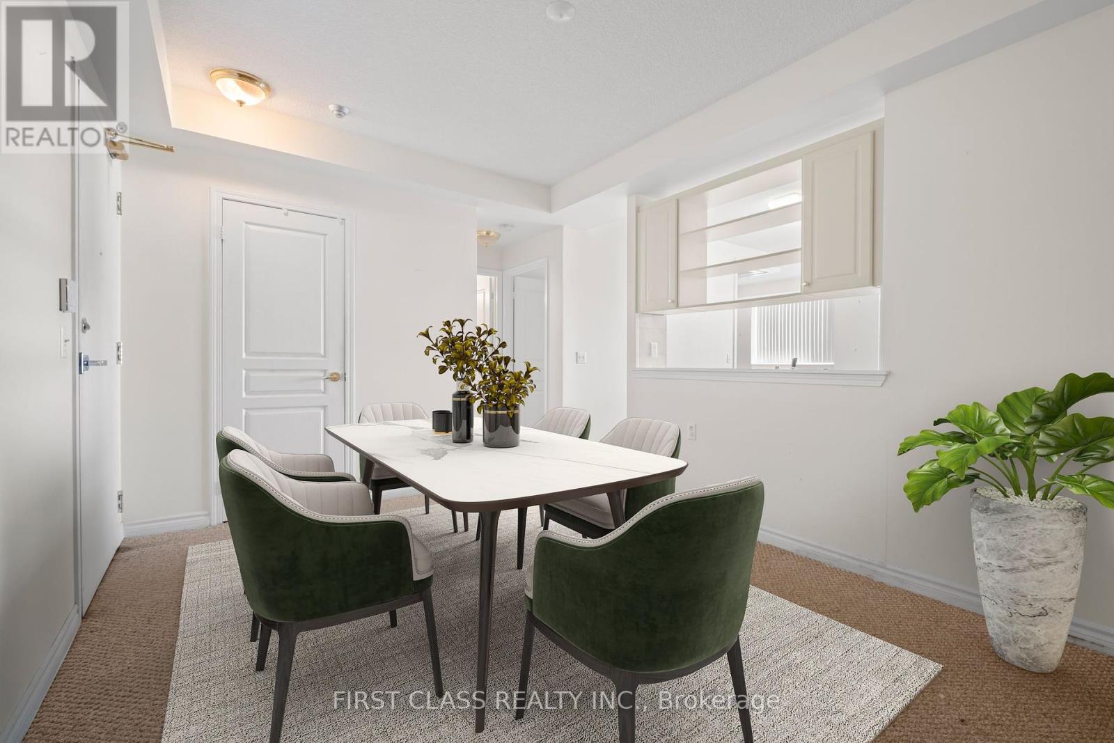 905 - 200 Burnhamthorpe Road E, Mississauga, Ontario  L5A 4E8 - Photo 2 - W12444634