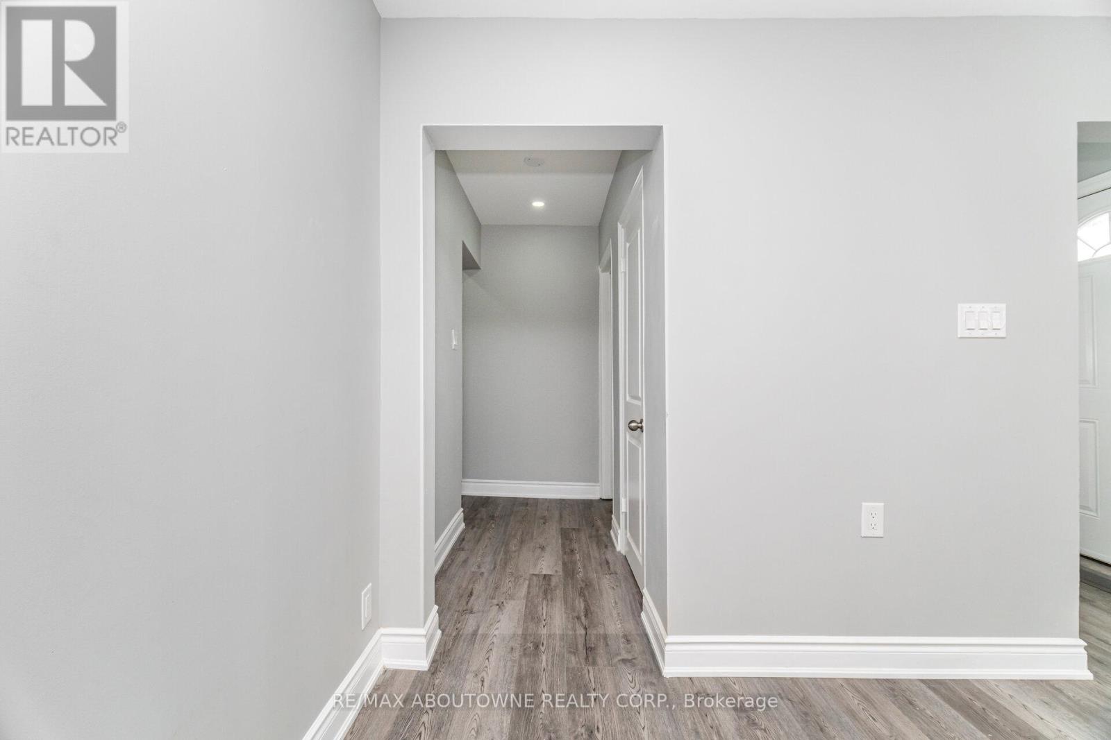 2077 Leighland Road, Burlington, Ontario  L7R 3S9 - Photo 15 - W12445269