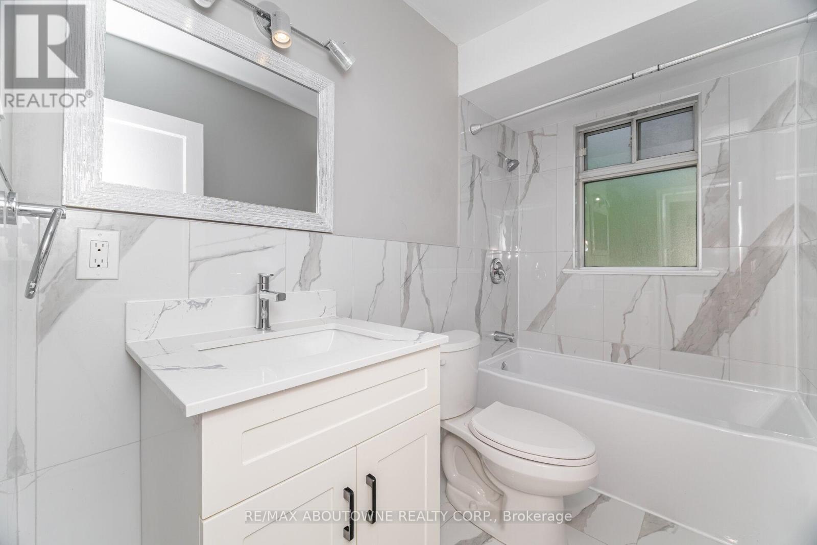 2077 Leighland Road, Burlington, Ontario  L7R 3S9 - Photo 16 - W12445269