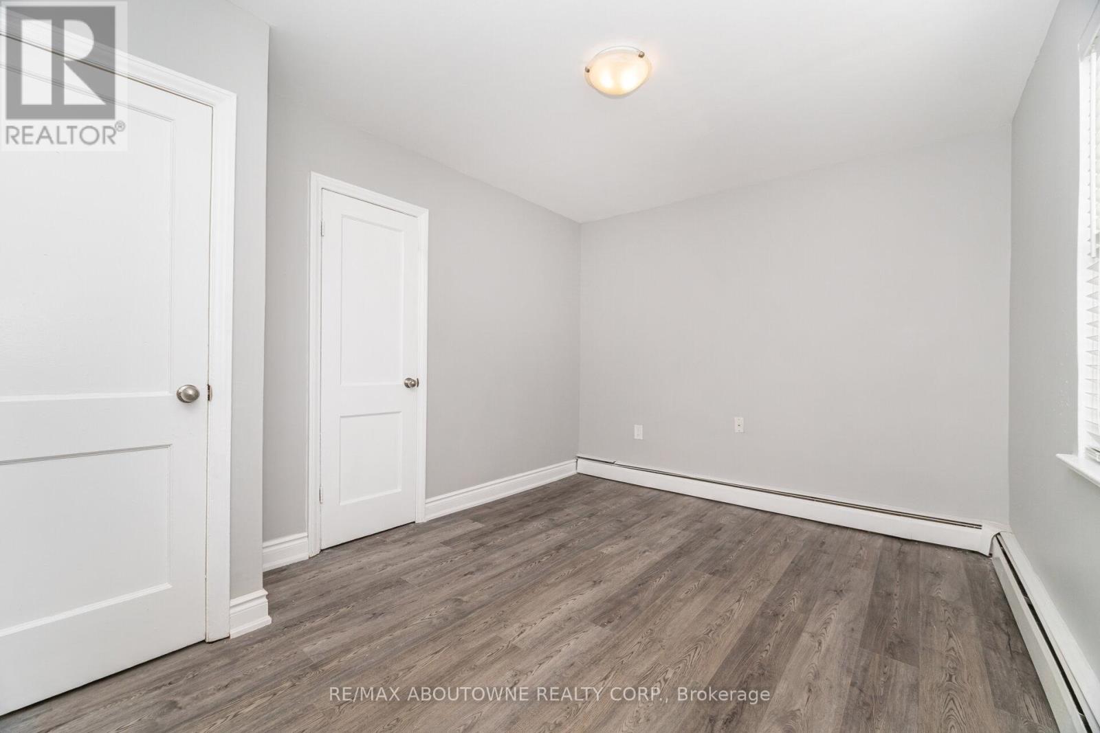 2077 Leighland Road, Burlington, Ontario  L7R 3S9 - Photo 18 - W12445269