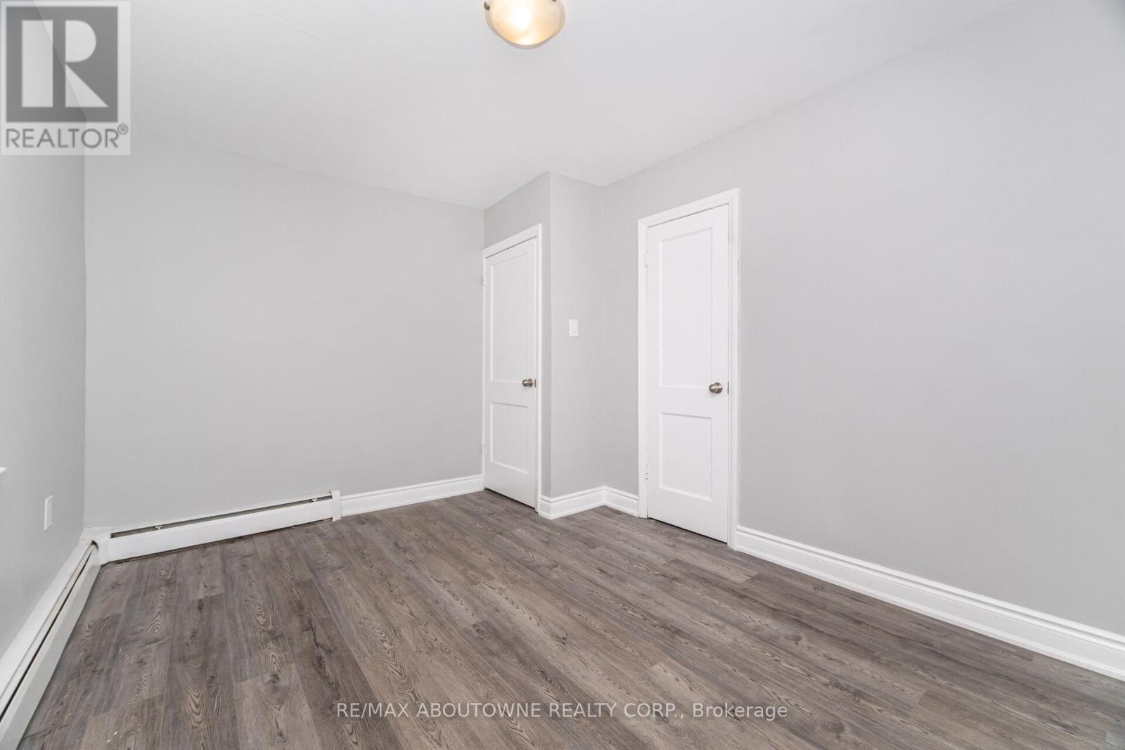 2077 Leighland Road, Burlington, Ontario  L7R 3S9 - Photo 19 - W12445269