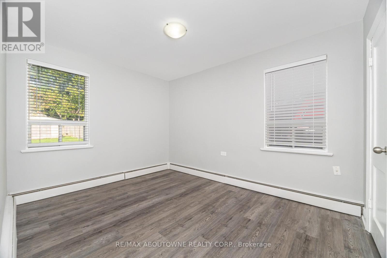 2077 Leighland Road, Burlington, Ontario  L7R 3S9 - Photo 20 - W12445269