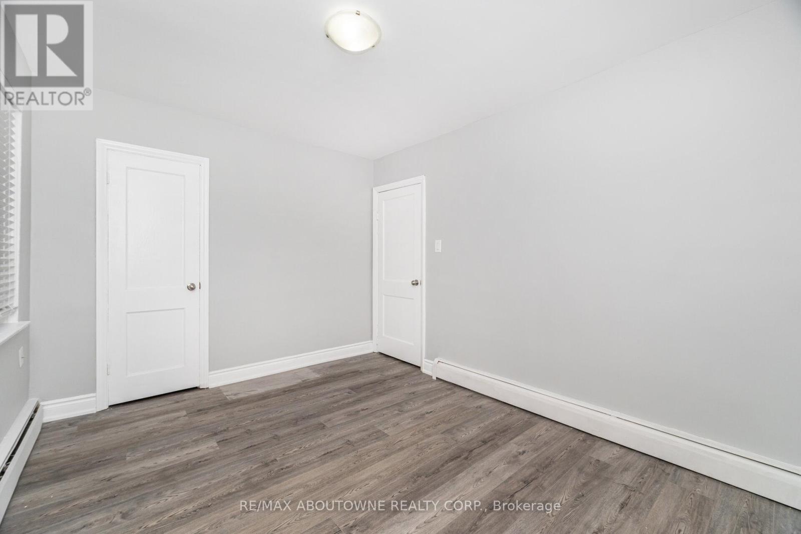 2077 Leighland Road, Burlington, Ontario  L7R 3S9 - Photo 22 - W12445269