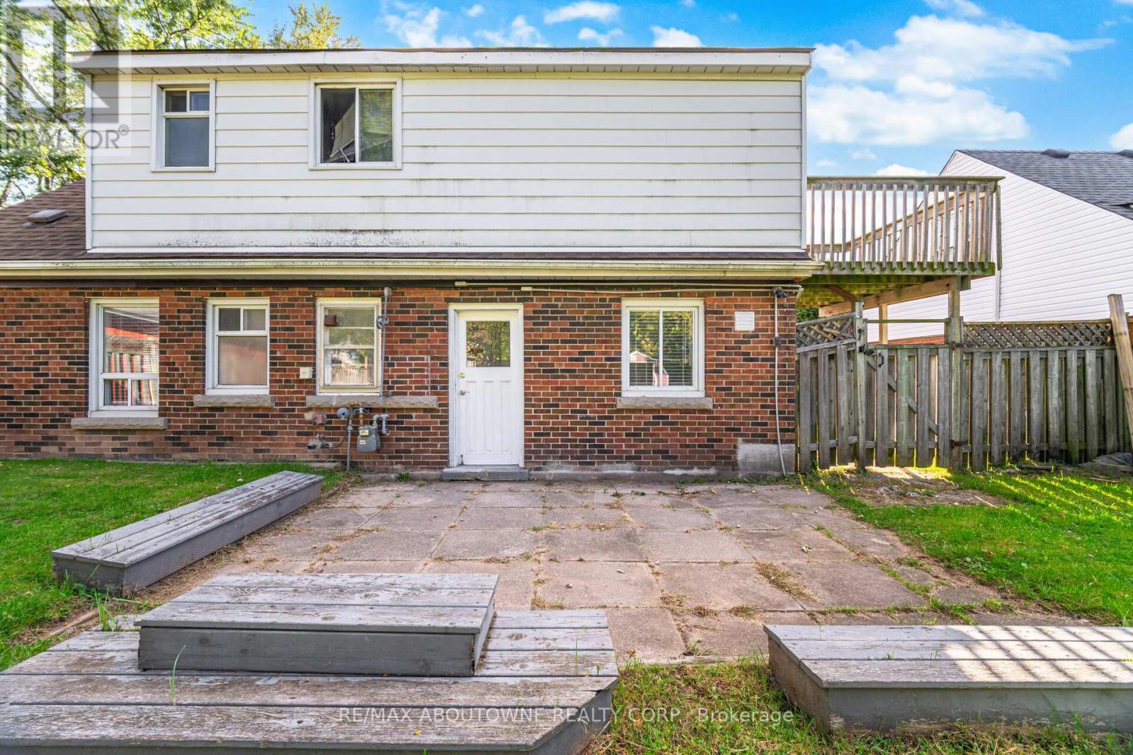 2077 Leighland Road, Burlington, Ontario  L7R 3S9 - Photo 24 - W12445269