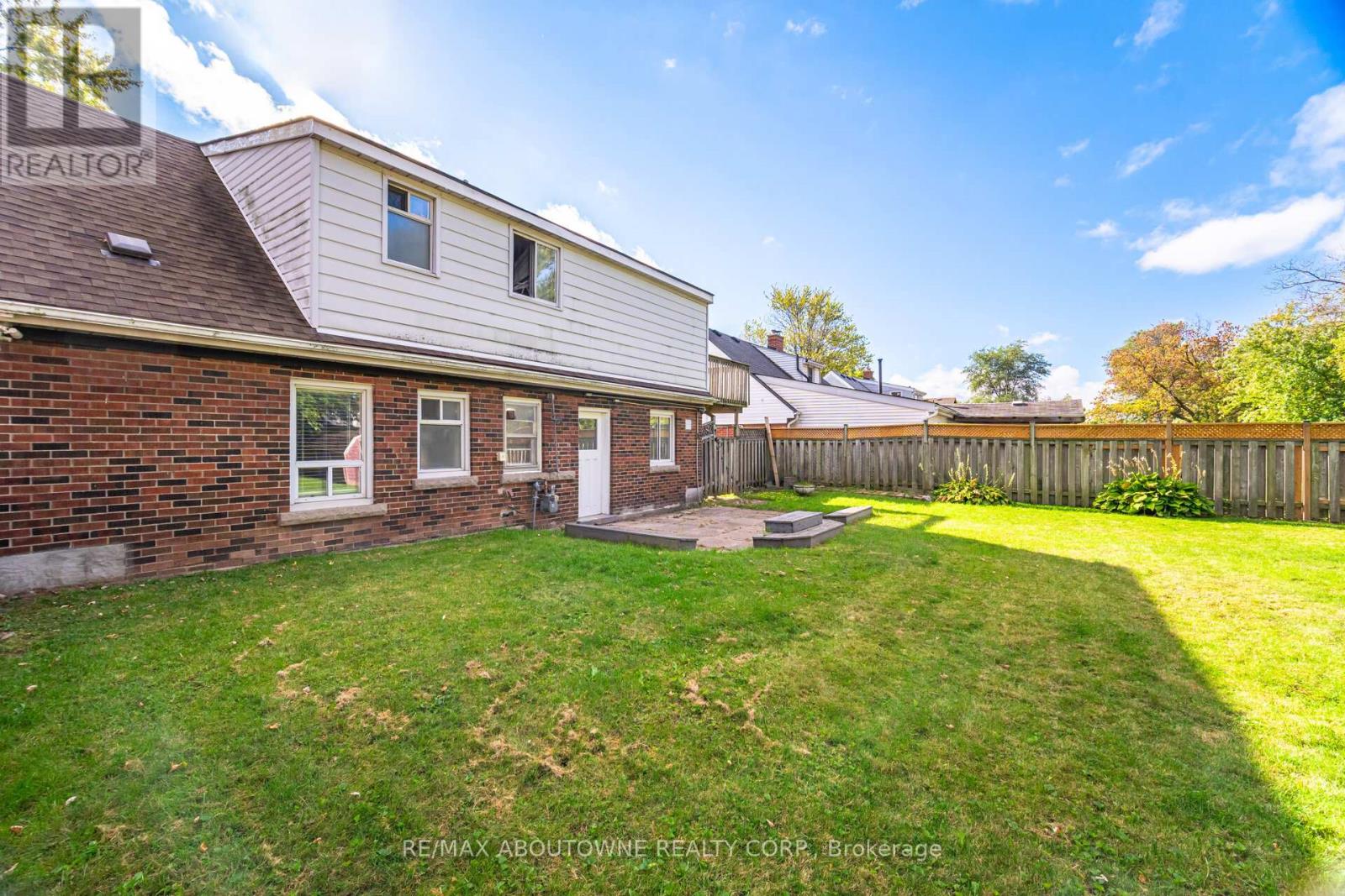 2077 Leighland Road, Burlington, Ontario  L7R 3S9 - Photo 25 - W12445269