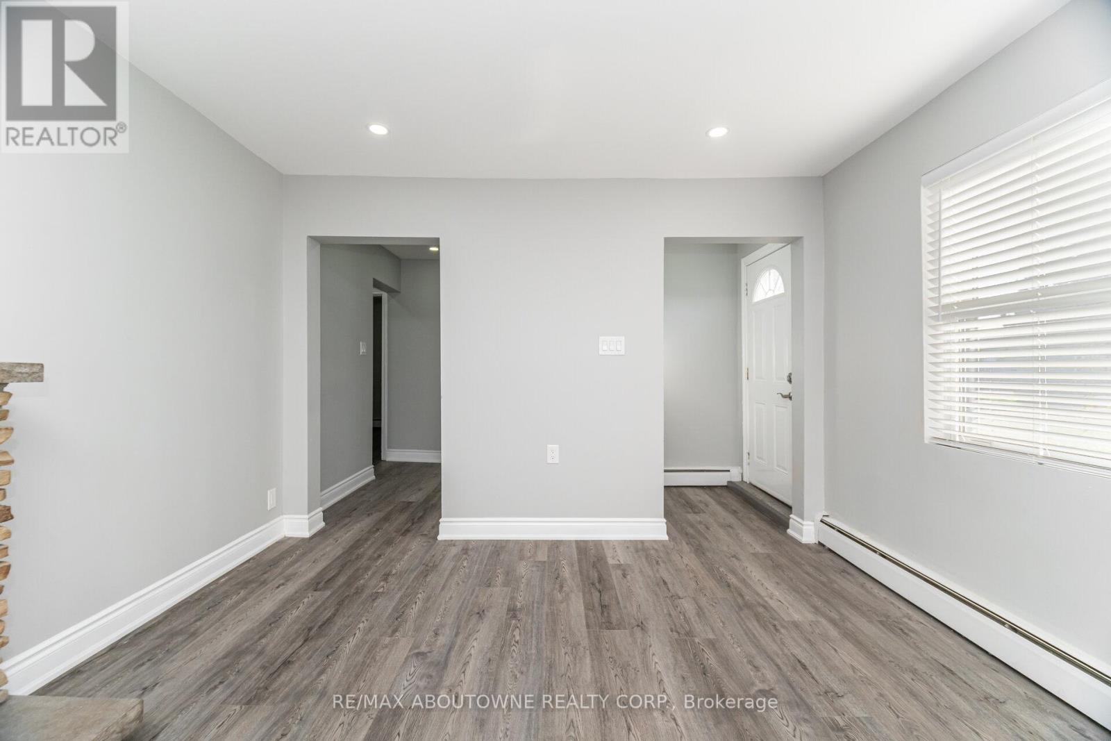 2077 Leighland Road, Burlington, Ontario  L7R 3S9 - Photo 6 - W12445269