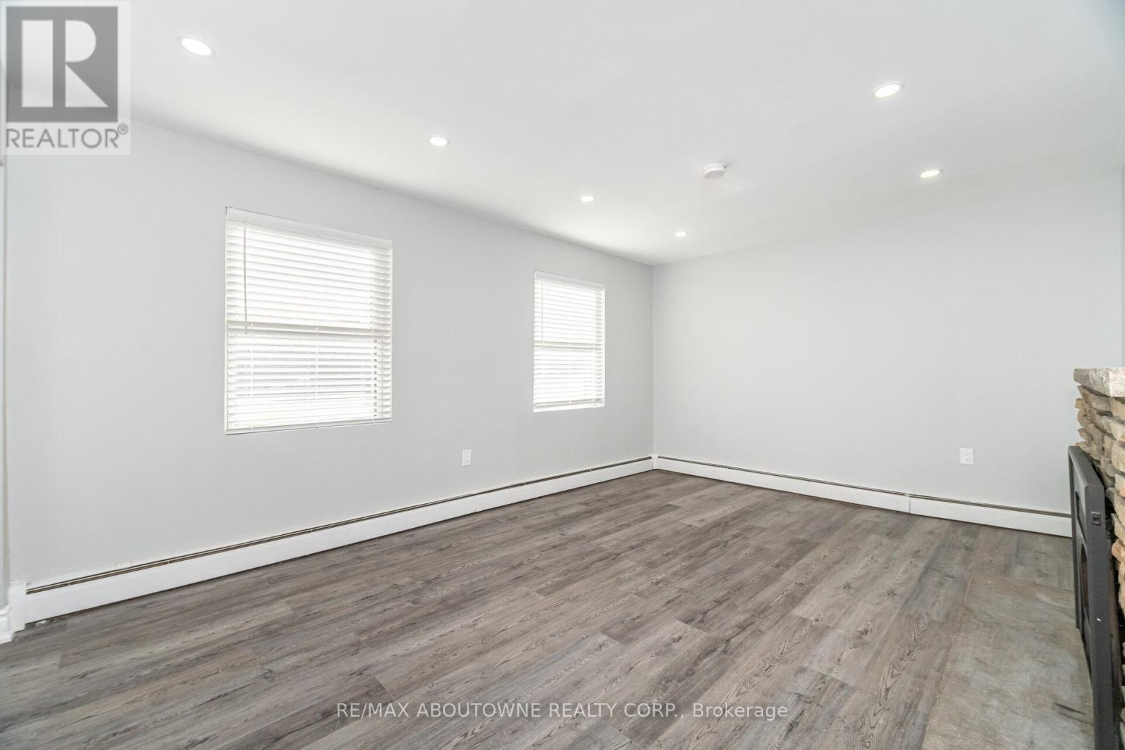 2077 Leighland Road, Burlington, Ontario  L7R 3S9 - Photo 7 - W12445269