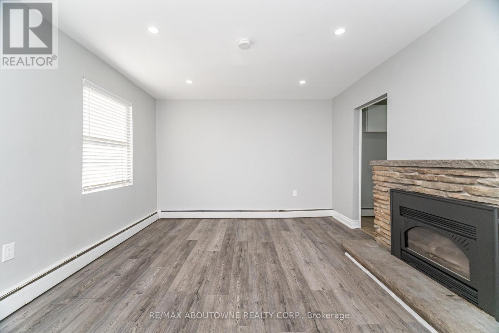 2077 Leighland Road, Burlington, Ontario  L7R 3S9 - Photo 8 - W12445269