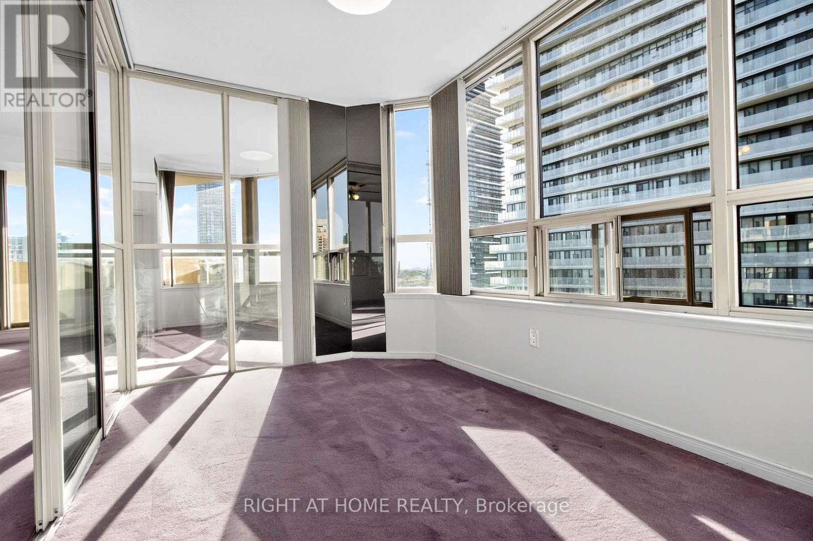 2204 - 400 Webb Drive, Mississauga, Ontario  L5B 3Z7 - Photo 16 - W12445275
