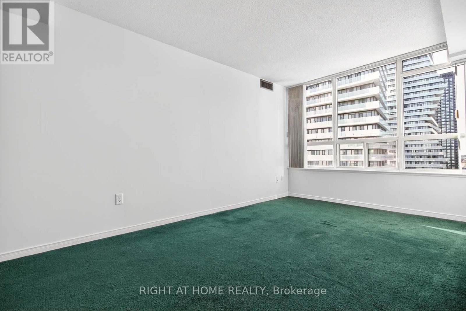 2204 - 400 Webb Drive, Mississauga, Ontario  L5B 3Z7 - Photo 18 - W12445275