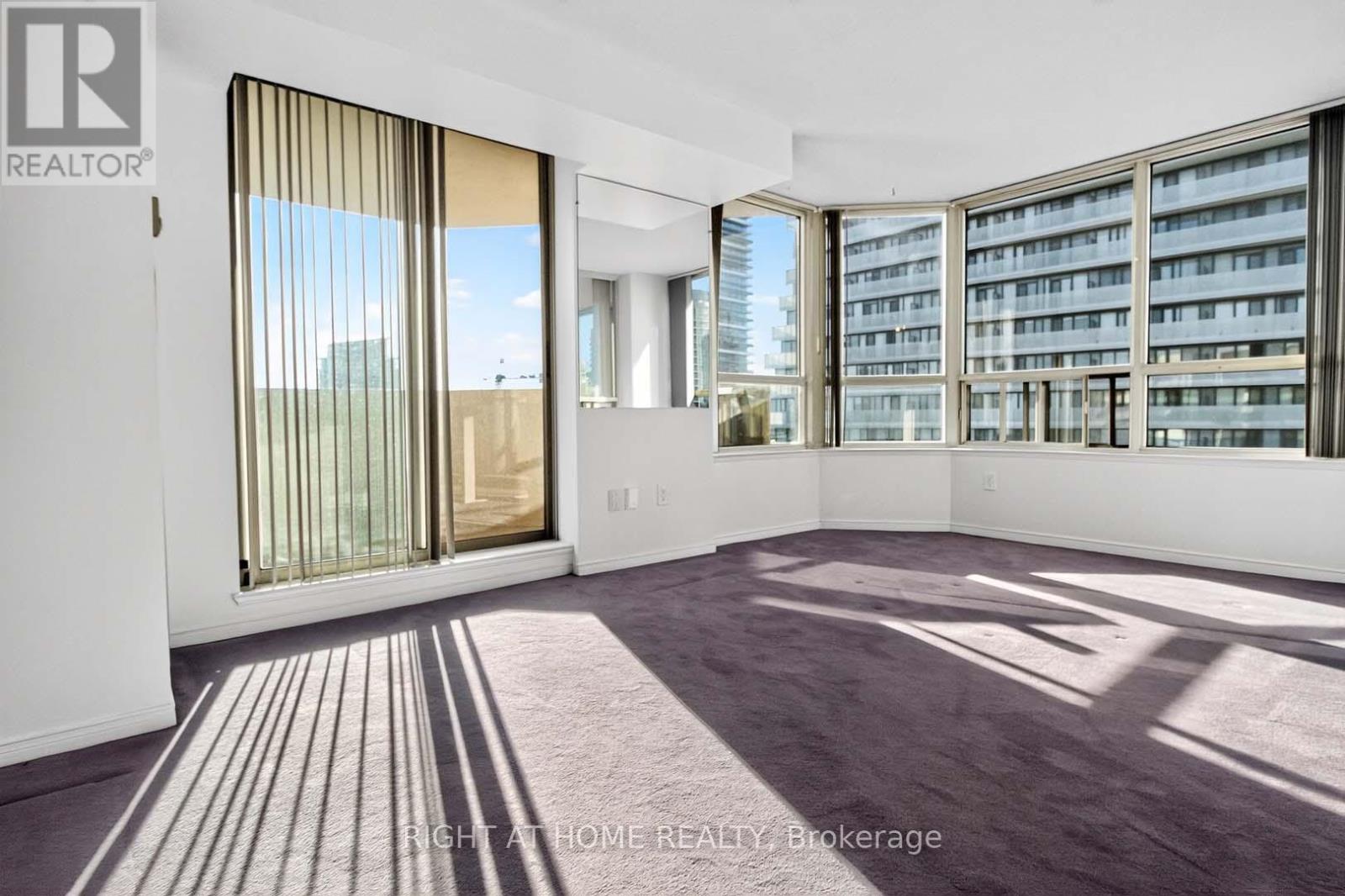 2204 - 400 Webb Drive, Mississauga, Ontario  L5B 3Z7 - Photo 6 - W12445275
