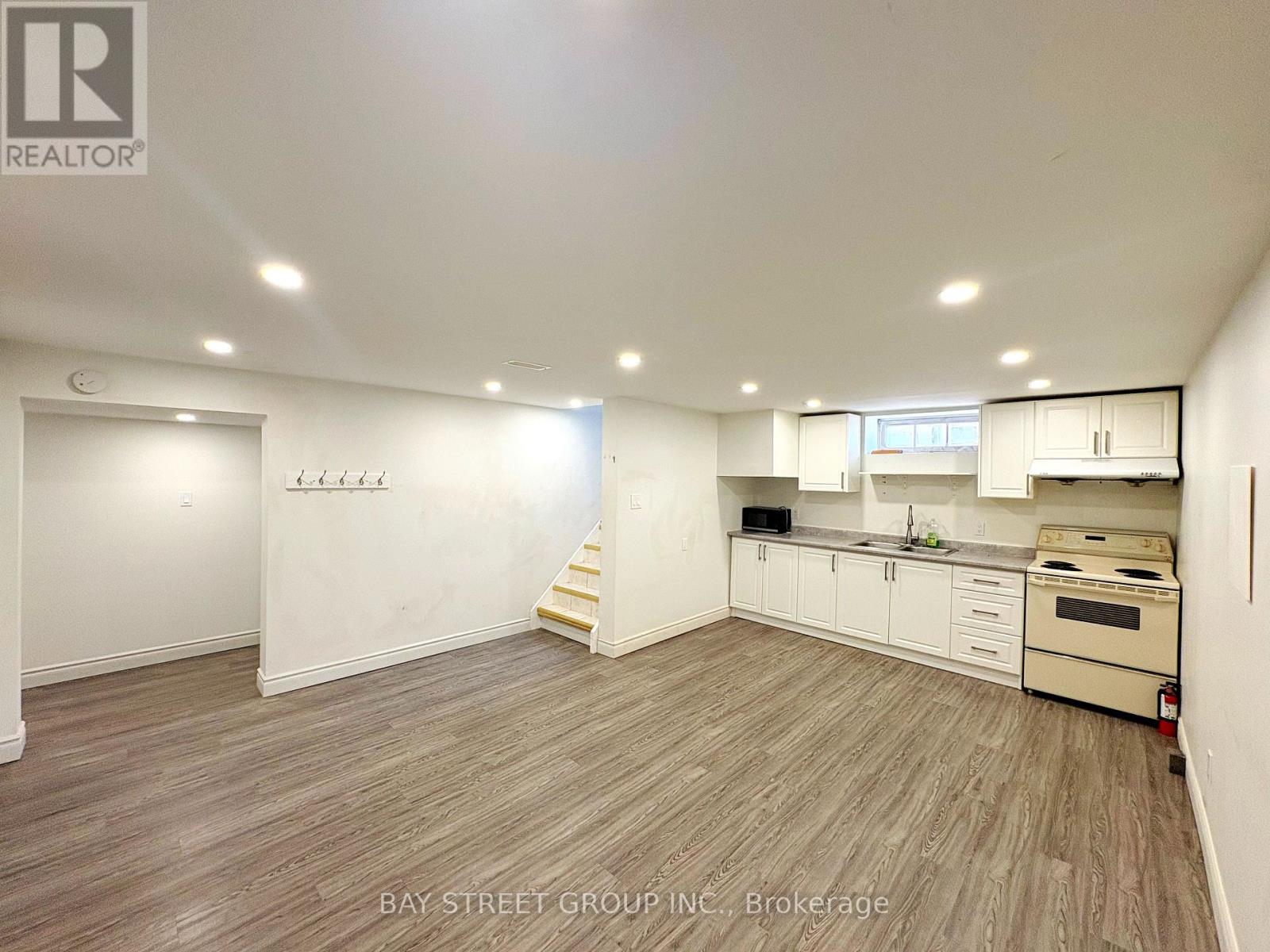 58 Broderick Avenue, Thorold (Thorold Downtown), Ontario  L2V 2J1 - Photo 11 - X12445283