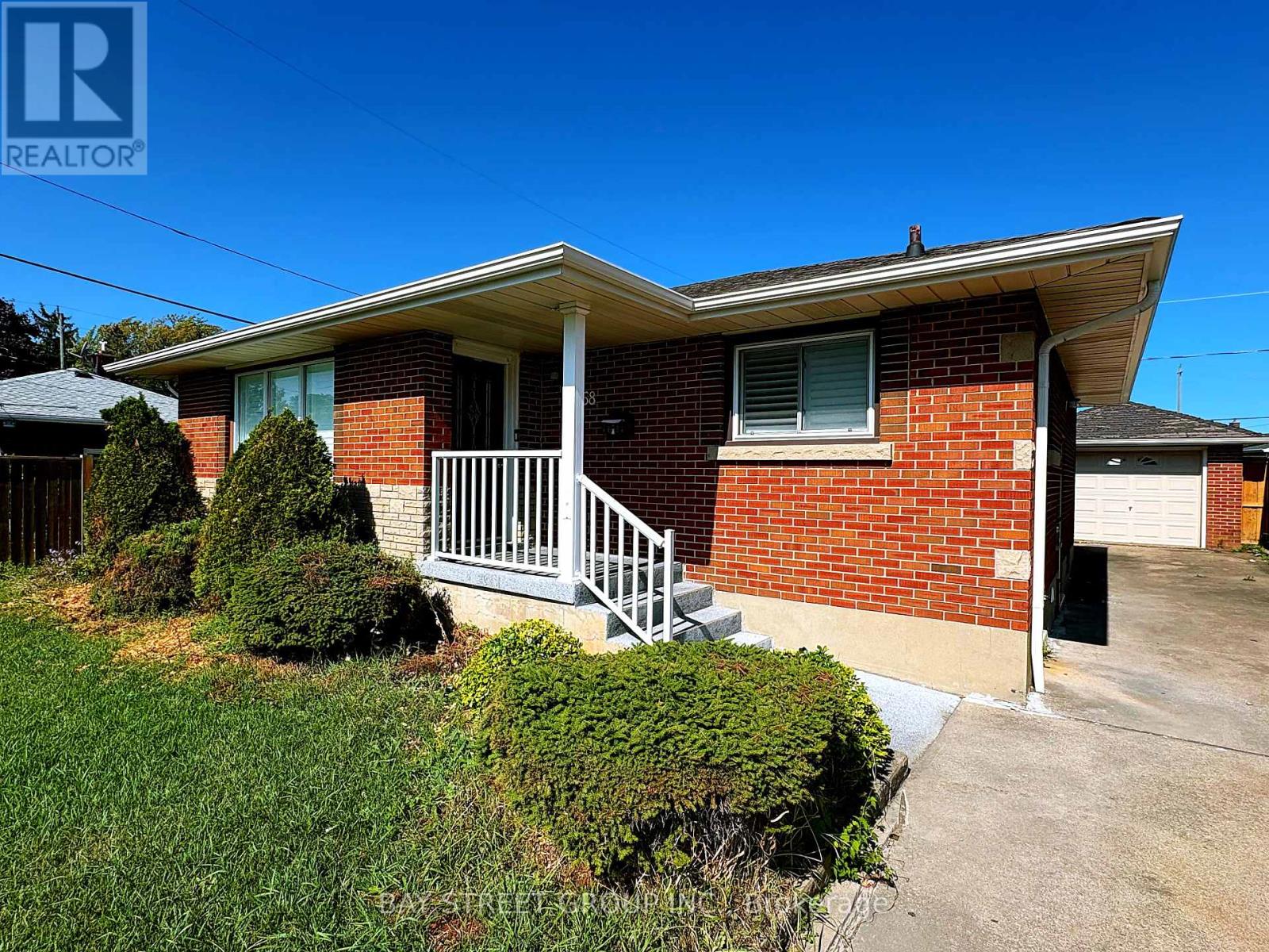 58 Broderick Avenue, Thorold (Thorold Downtown), Ontario  L2V 2J1 - Photo 2 - X12445283