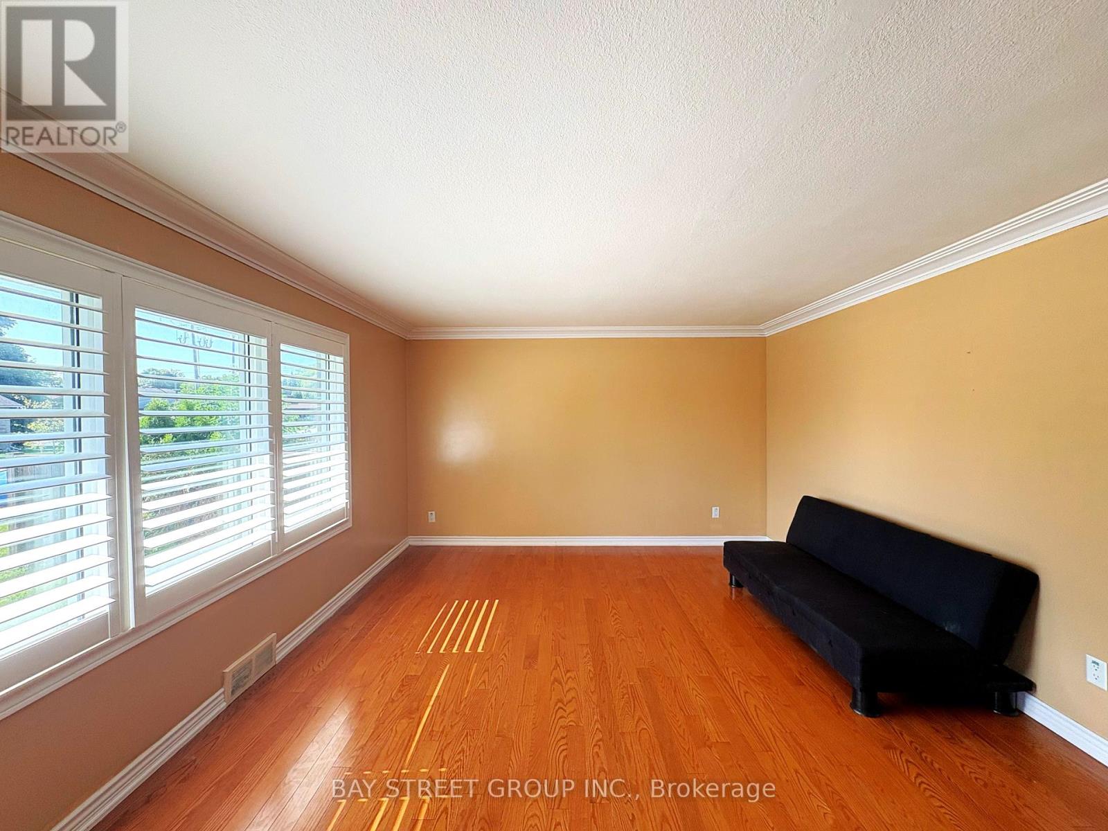 58 Broderick Avenue, Thorold (Thorold Downtown), Ontario  L2V 2J1 - Photo 3 - X12445283