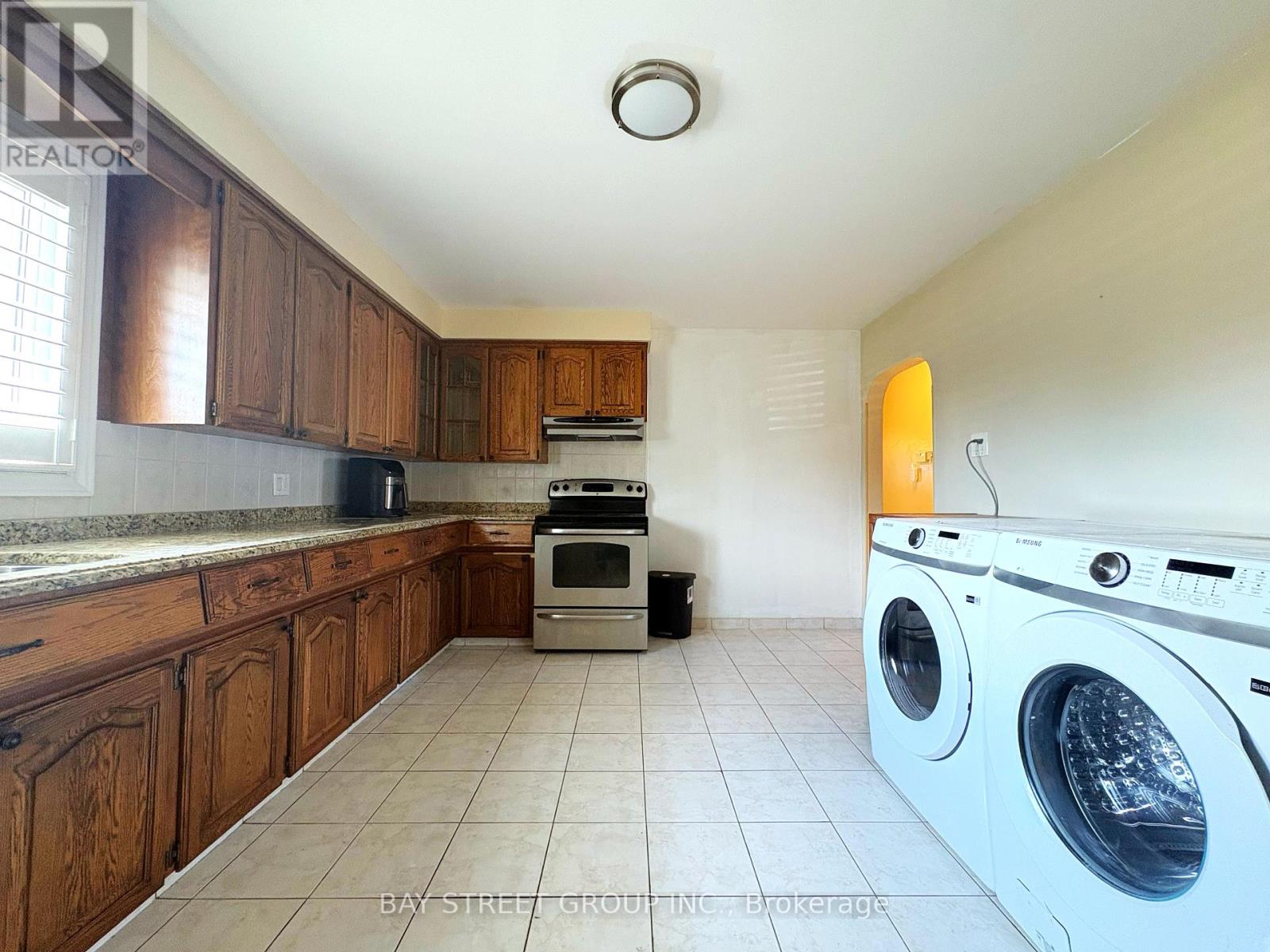 58 Broderick Avenue, Thorold (Thorold Downtown), Ontario  L2V 2J1 - Photo 6 - X12445283