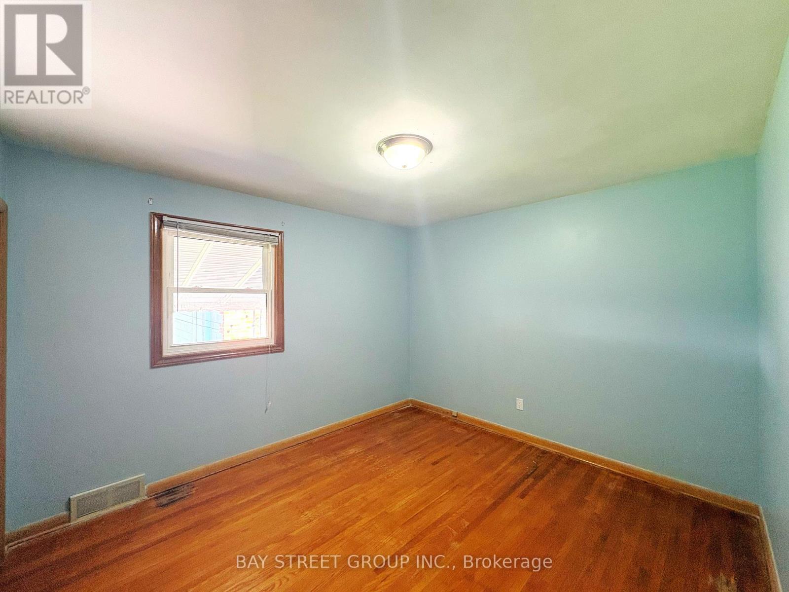 58 Broderick Avenue, Thorold (Thorold Downtown), Ontario  L2V 2J1 - Photo 7 - X12445283